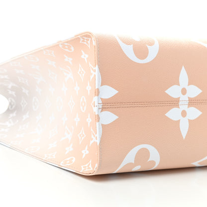Louis Vuitton Monogram Giant By The Pool Onthego GM Brume 9 of 11