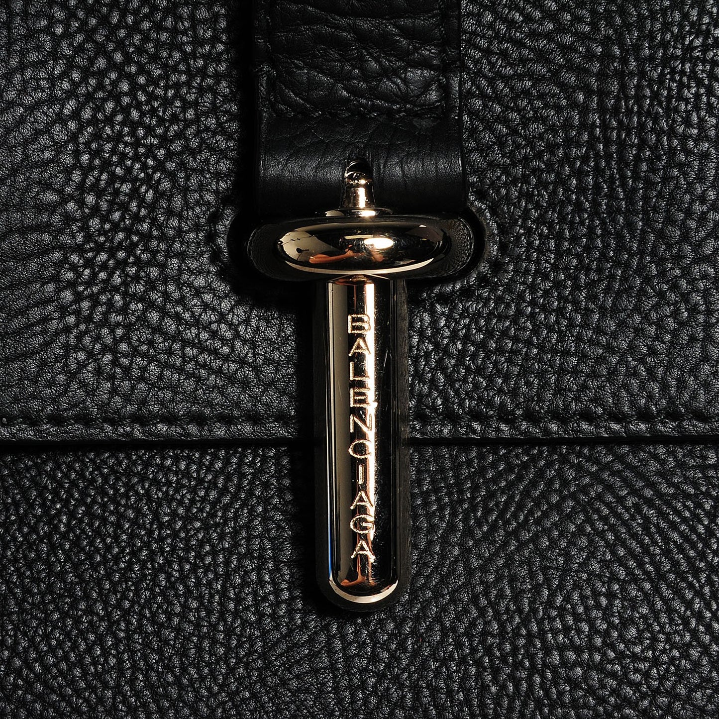 Grained Calfskin M Tube Round Tote Black