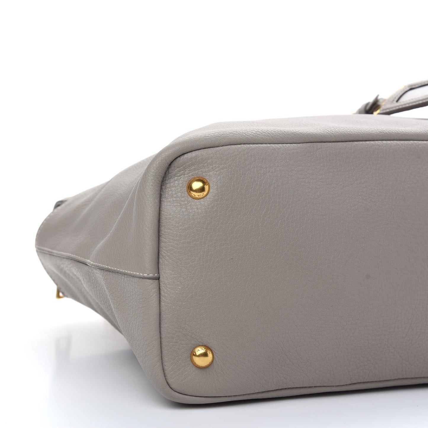 Vitello Daino Chain Shoulder Bag Pomice