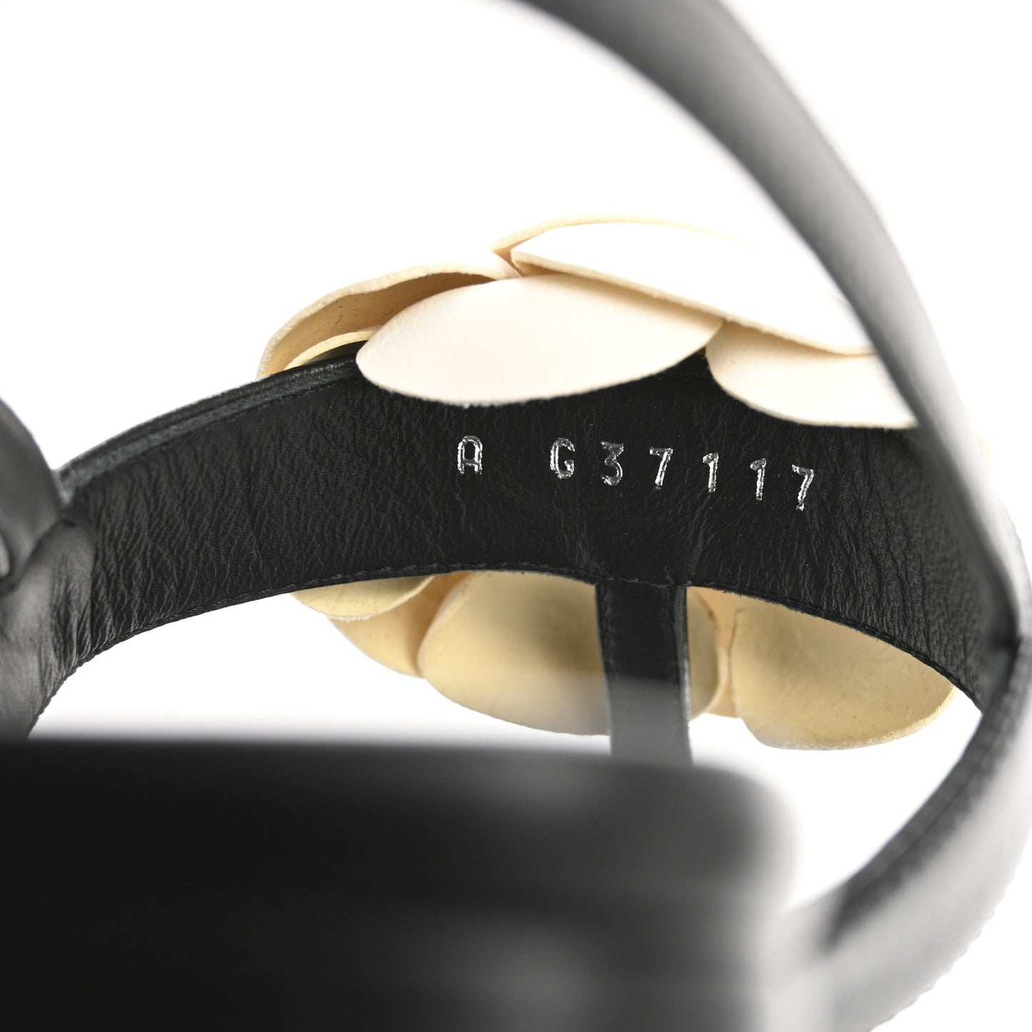 Lambskin Camellia Thong Sandals 38 Black White