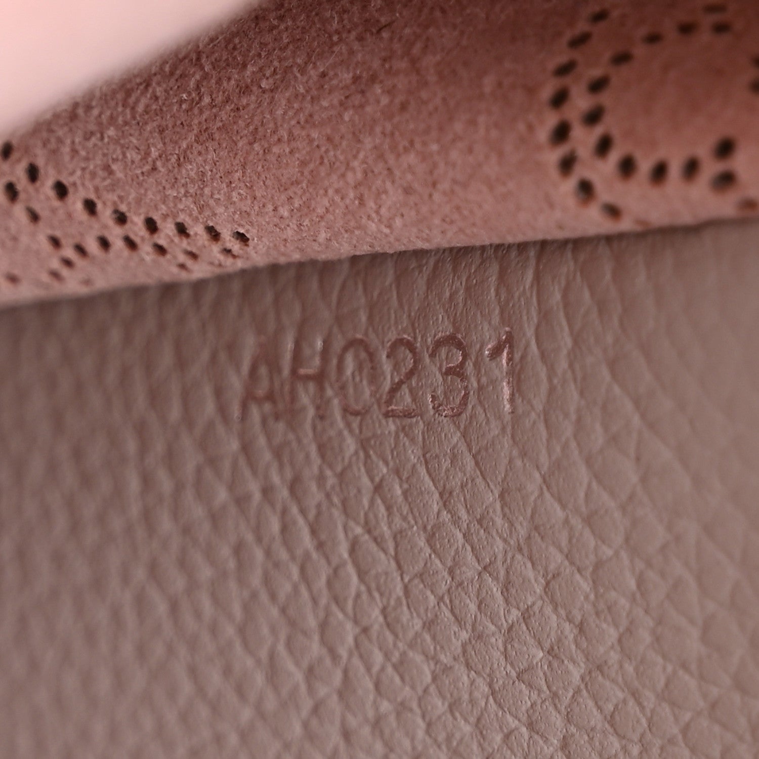 Louis Vuitton Mahina Muria Snow White 7 of 11