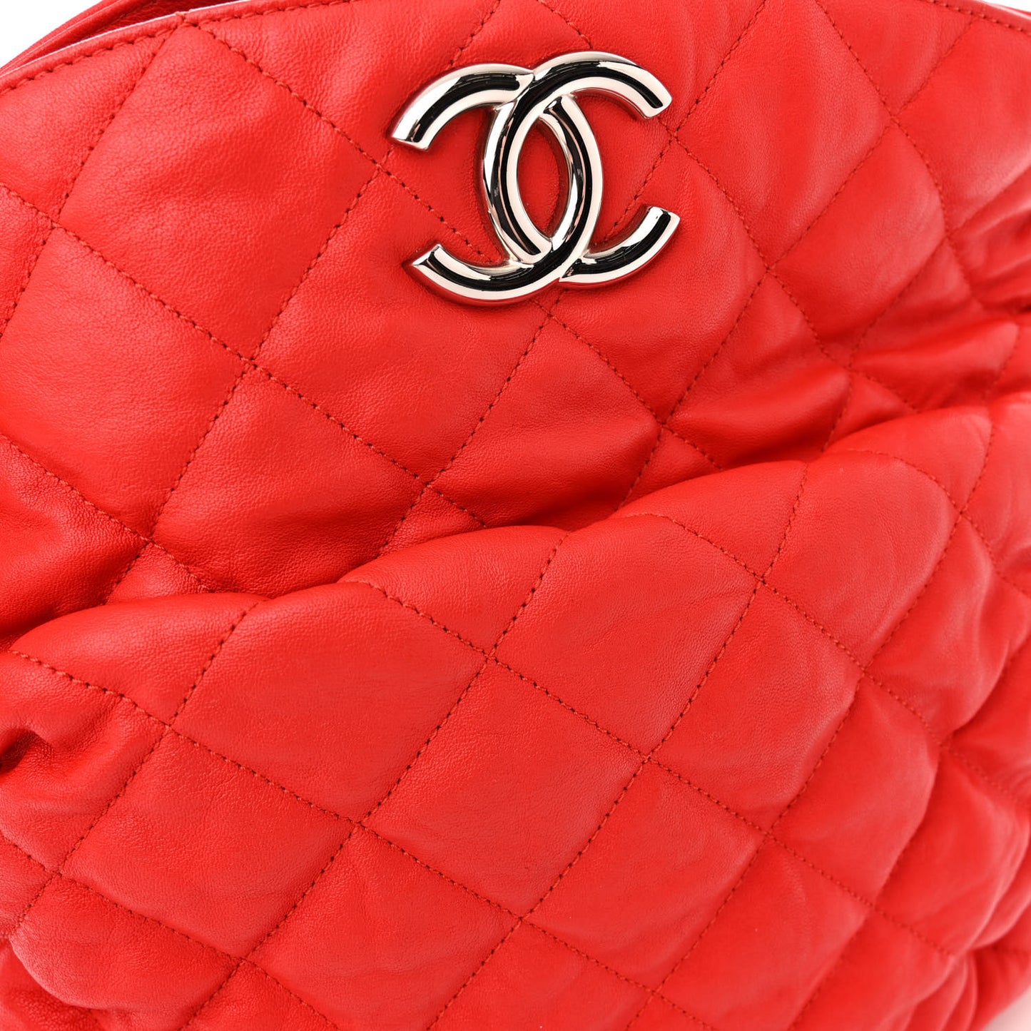 Washed Lambskin Chain Around Hobo Red