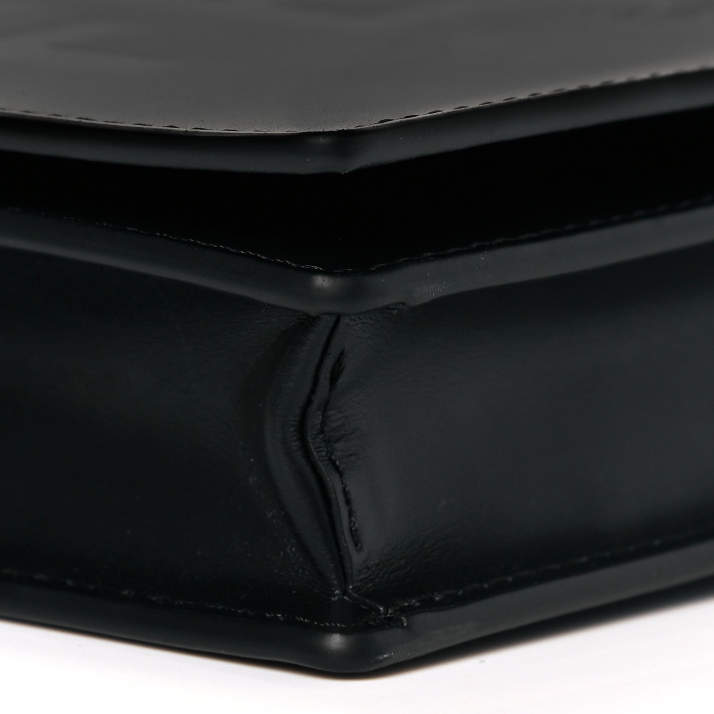 Vitello King Tamponato Logo Embossed Medium Wallet On Chain Black