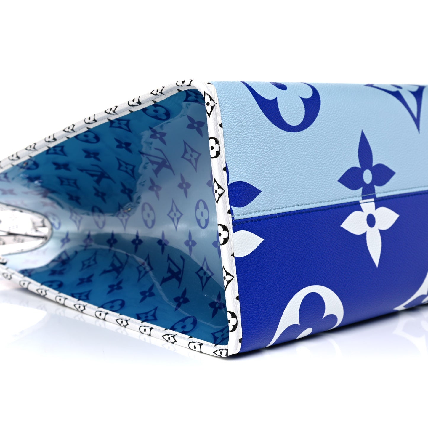 Monogram Giant Hamptons Onthego Blue