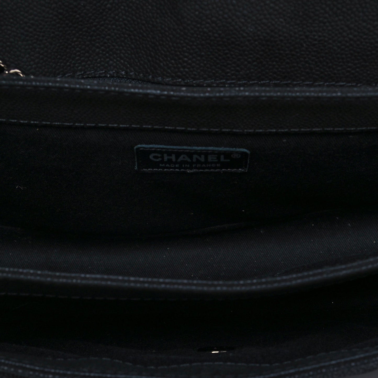 Iridescent Caviar Quilted Medium Lady Pearly Flap Black