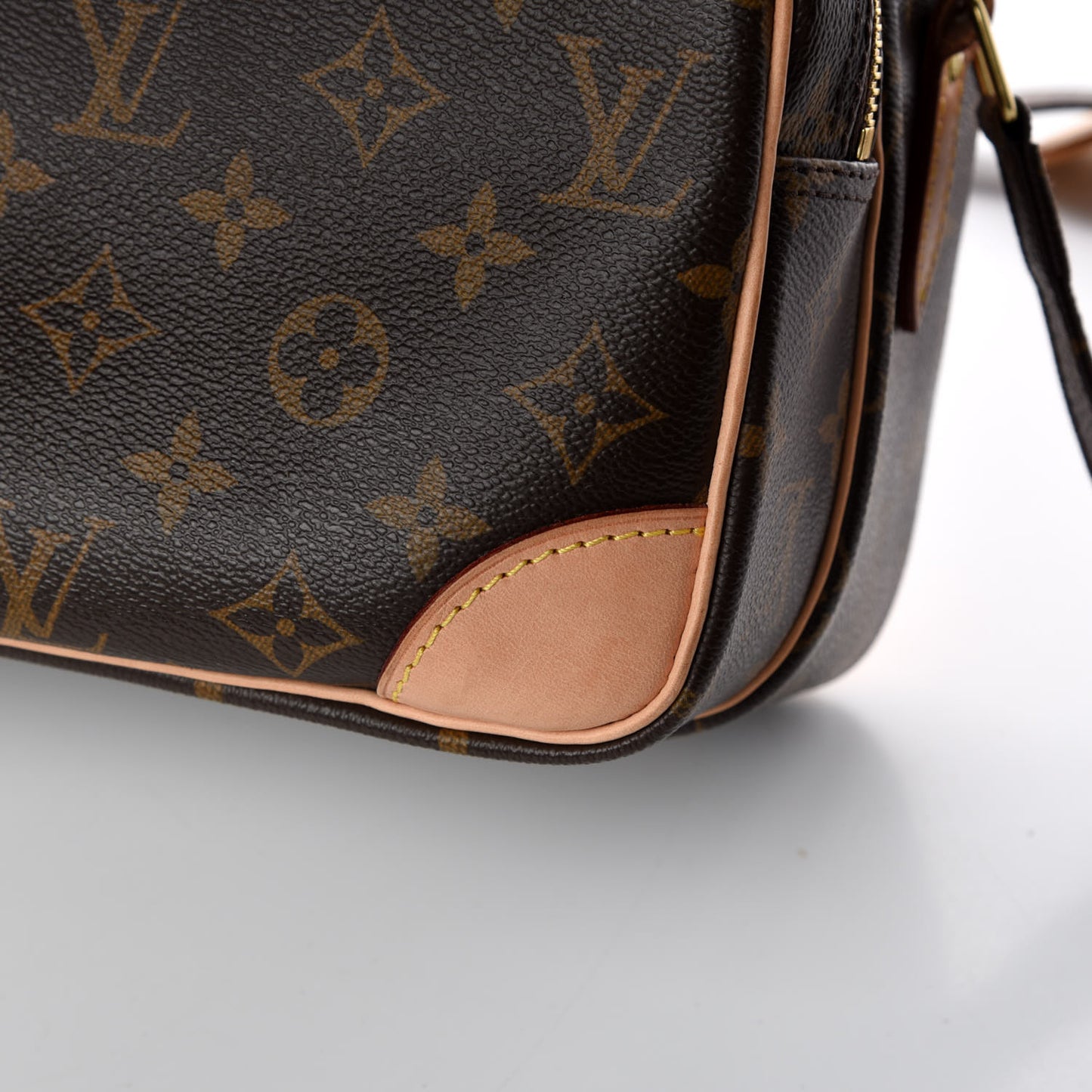 Monogram Nil 28
