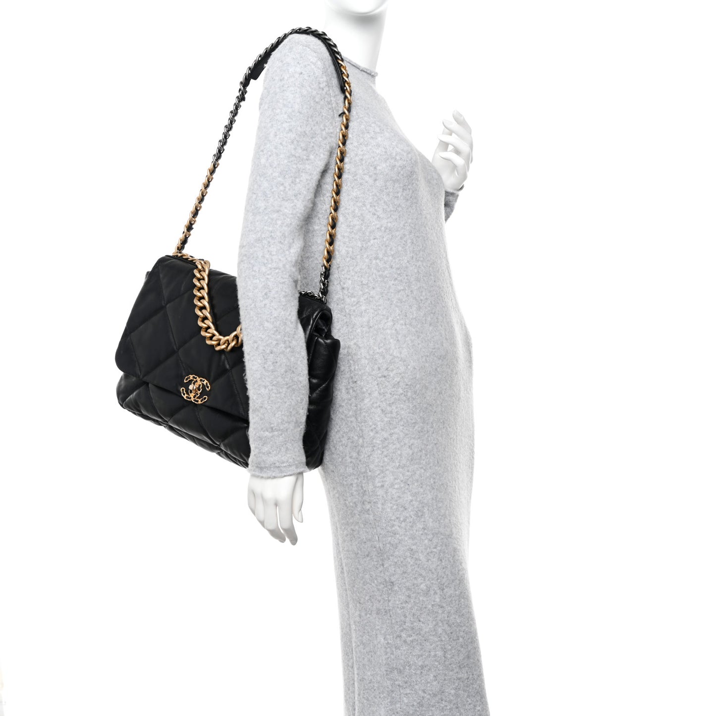 Lambskin Quilted Maxi Chanel 19 Flap Black