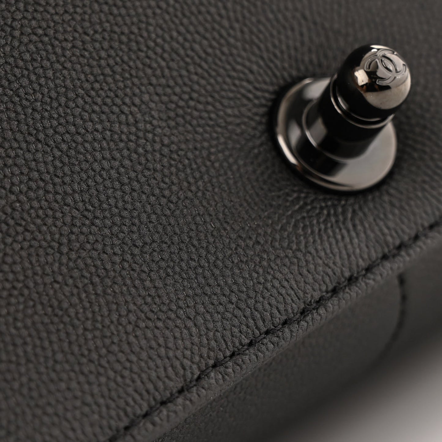 Caviar Quilted Medium Boy Flap So Black