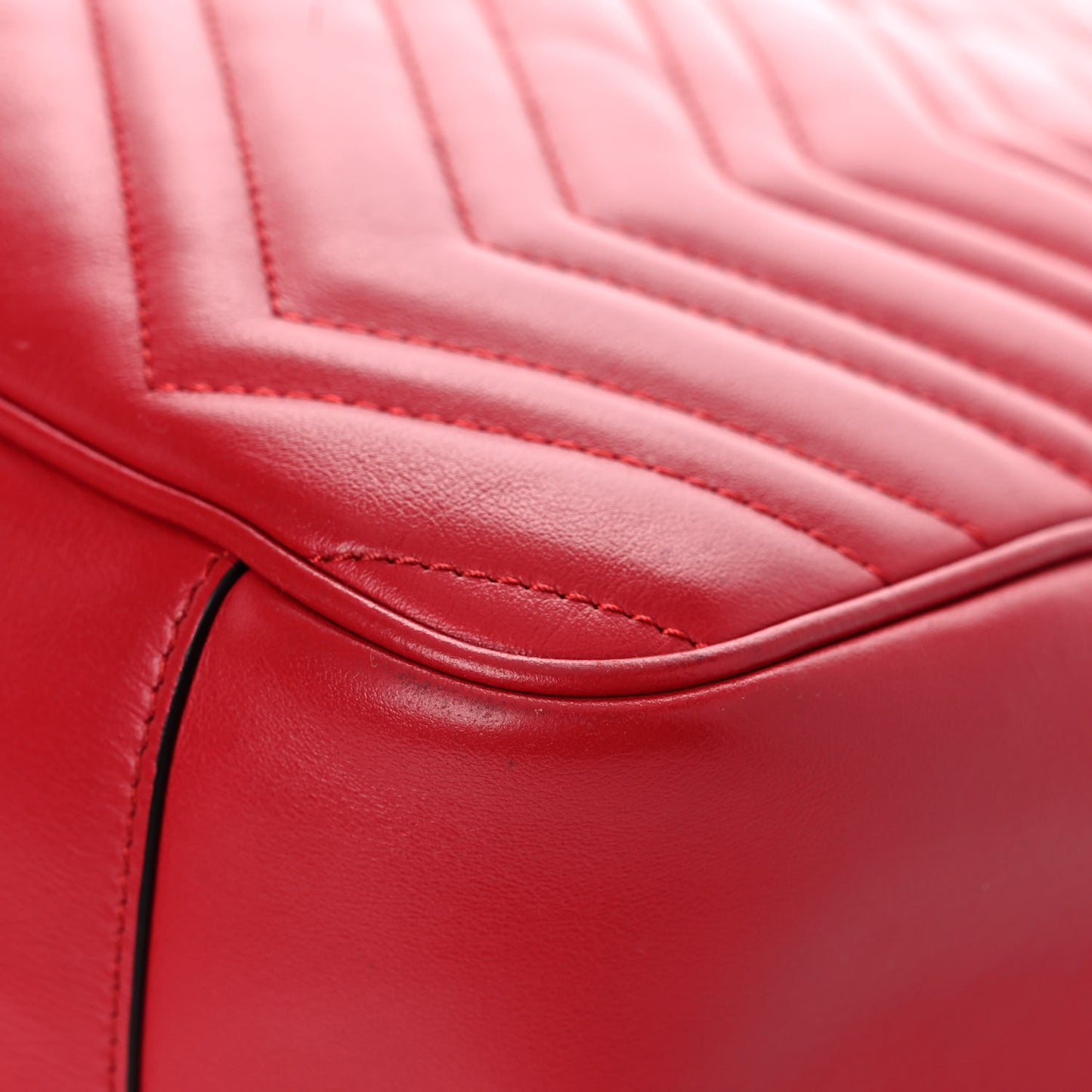 Calfskin Matelasse Large GG Marmont Shoulder Bag Hibiscus Red