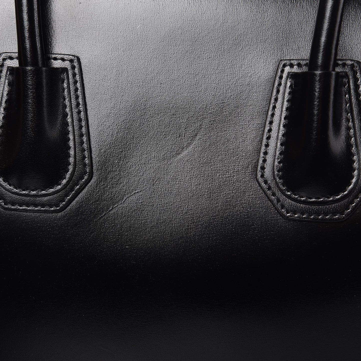 Shiny Lord Calfskin Medium Antigona Black