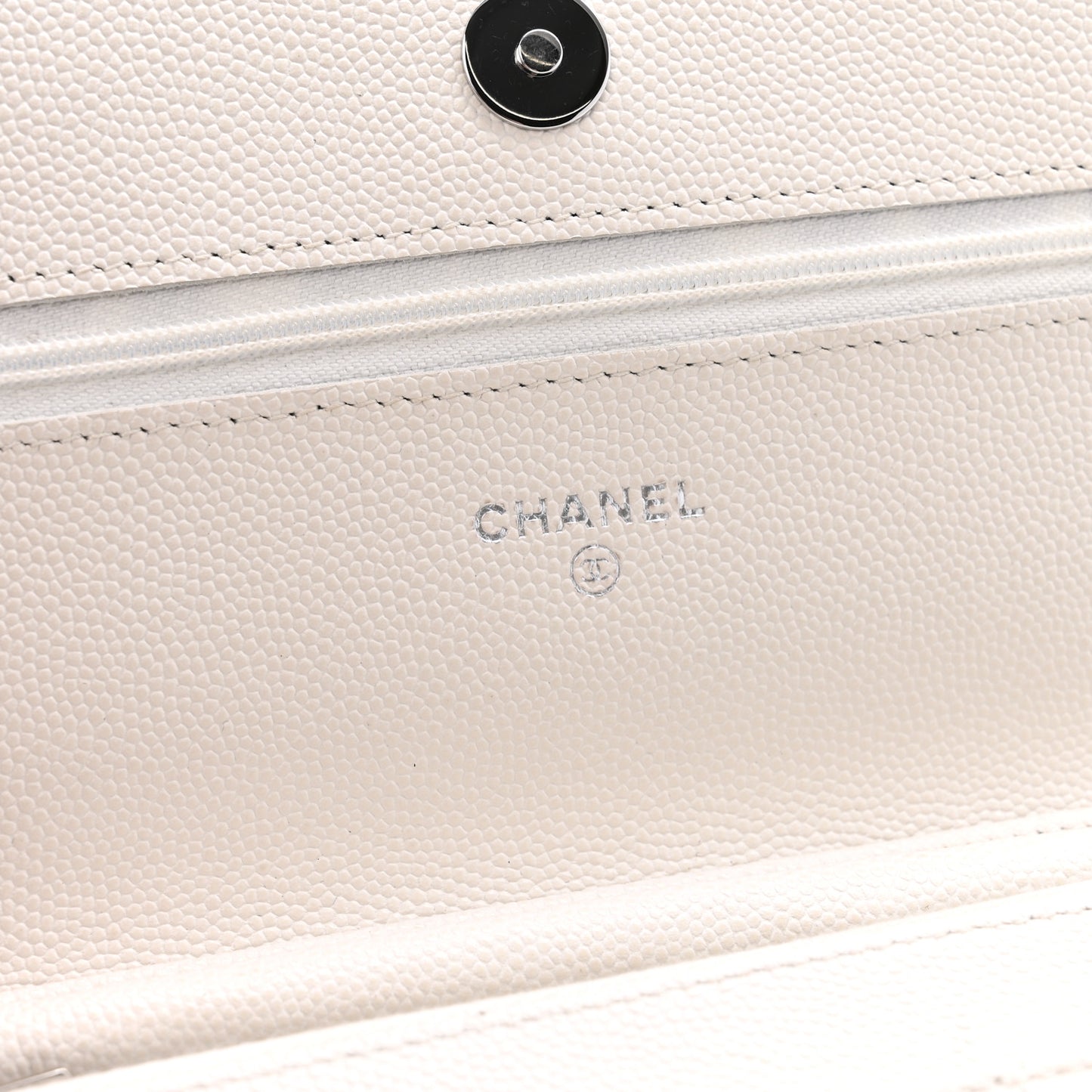 Caviar Quilted CC Logo Wallet on Chain WOC White