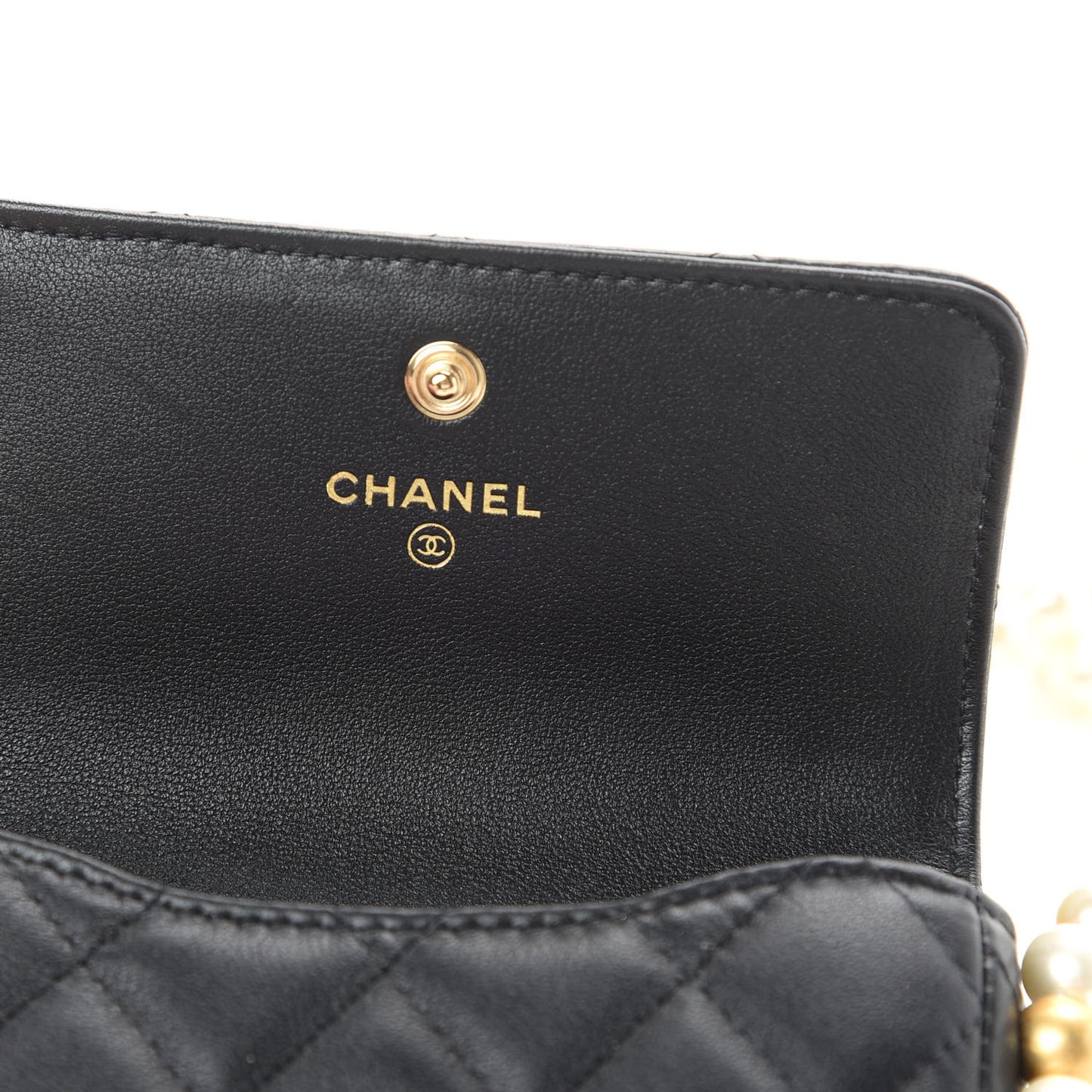 Calfskin Quilted About Pearls Card Holder Flap With Chain Black