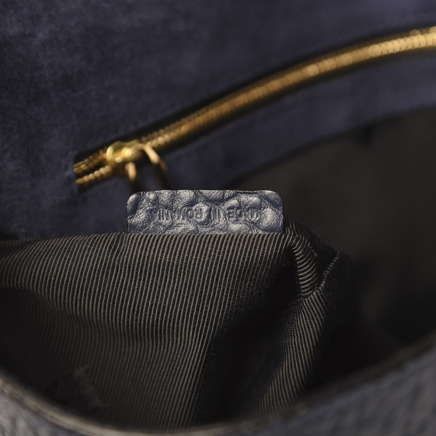 Burberry Signature Grain Medium Mildenhall Crossbody Bag Blue Carbon 7 of 11
