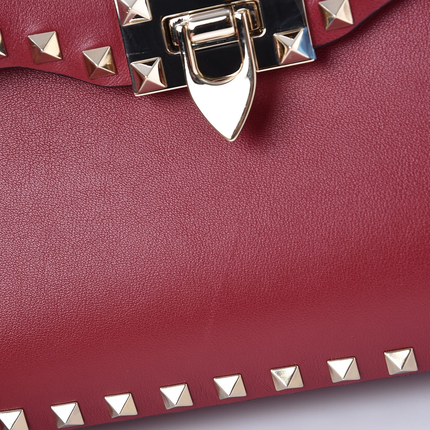 Vitello Medium Rockstud Flap Saddle Bag Scarlet