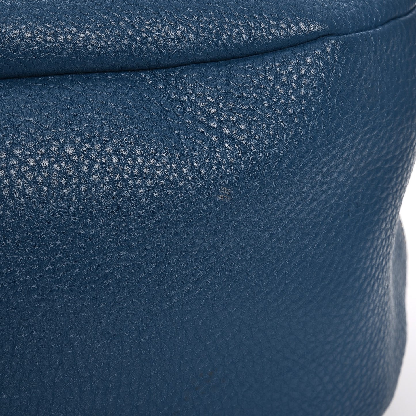 Vitello Daino Hobo Cobalto