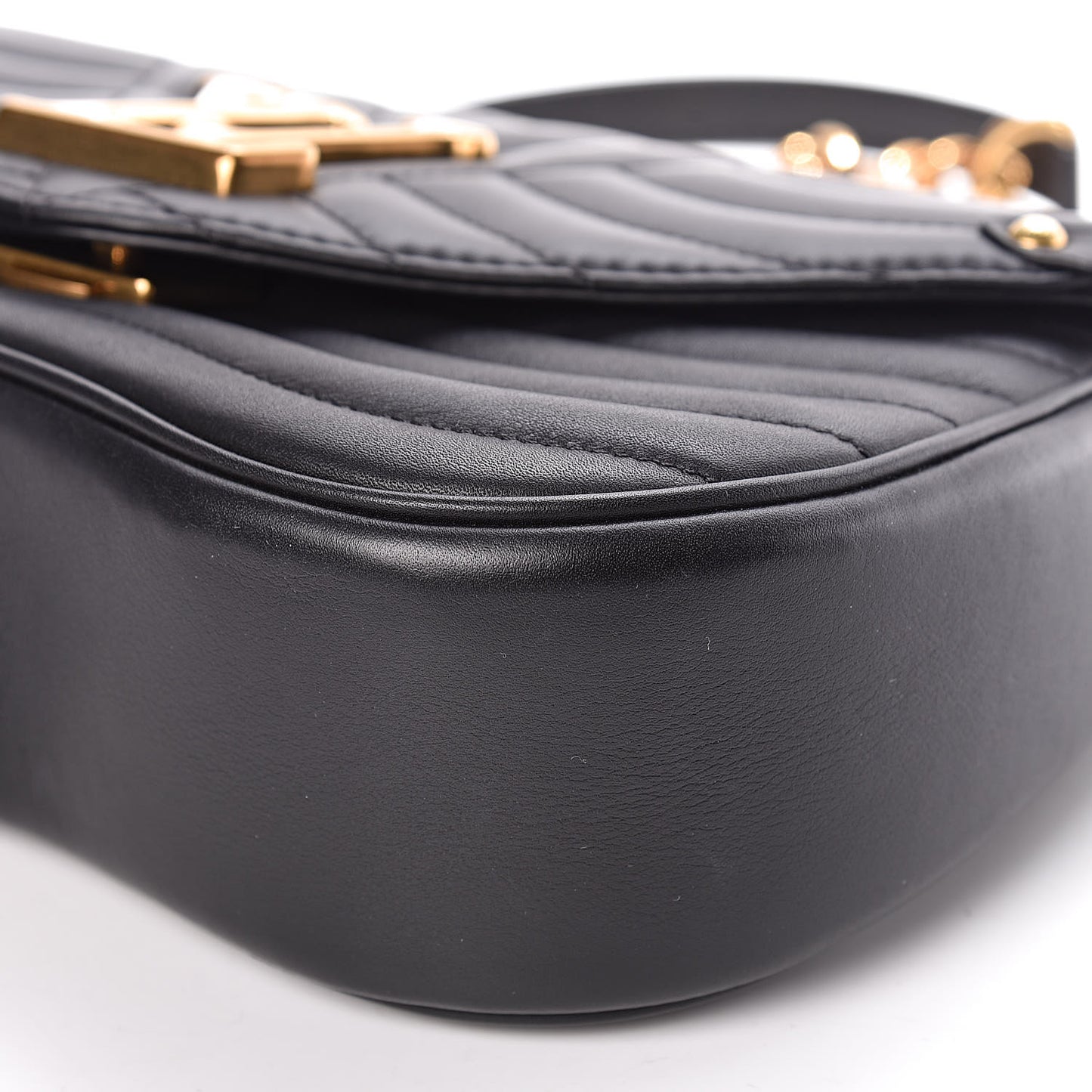 Calfskin New Wave Chain MM Black