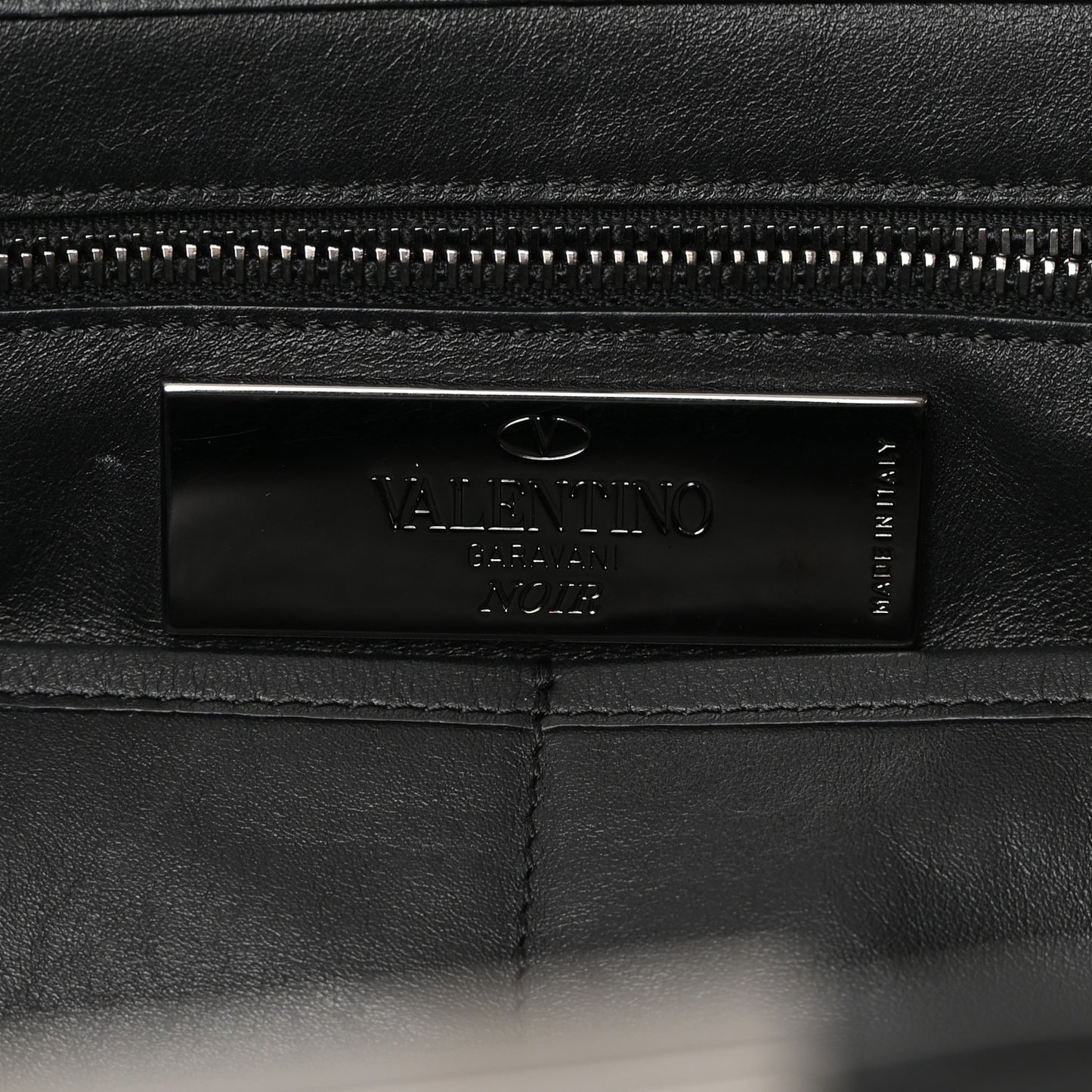 Vitello Medium Rockstud Tote Black