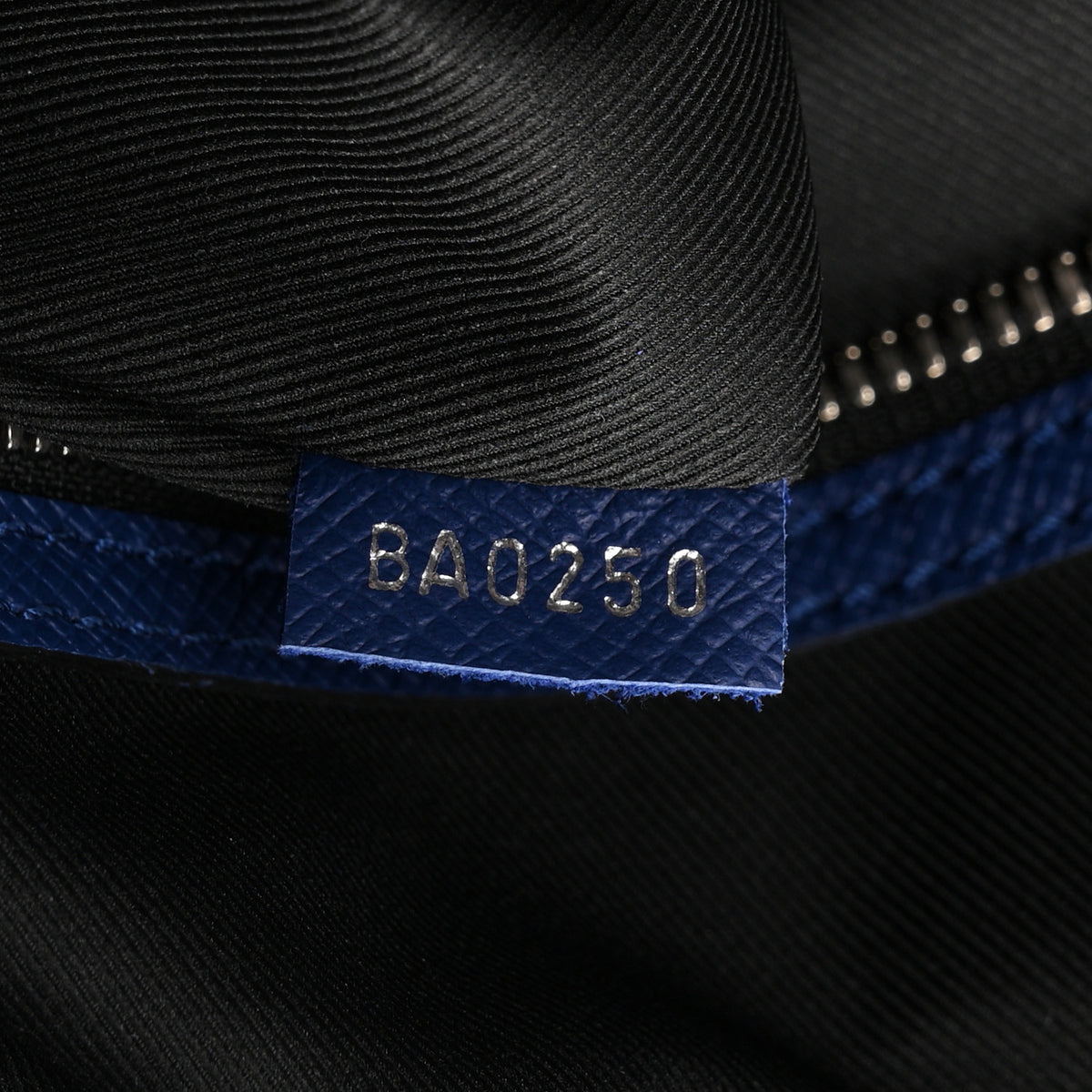 Taiga Monogram Eclipse Keepall Bandouliere 50 Pacific Blue