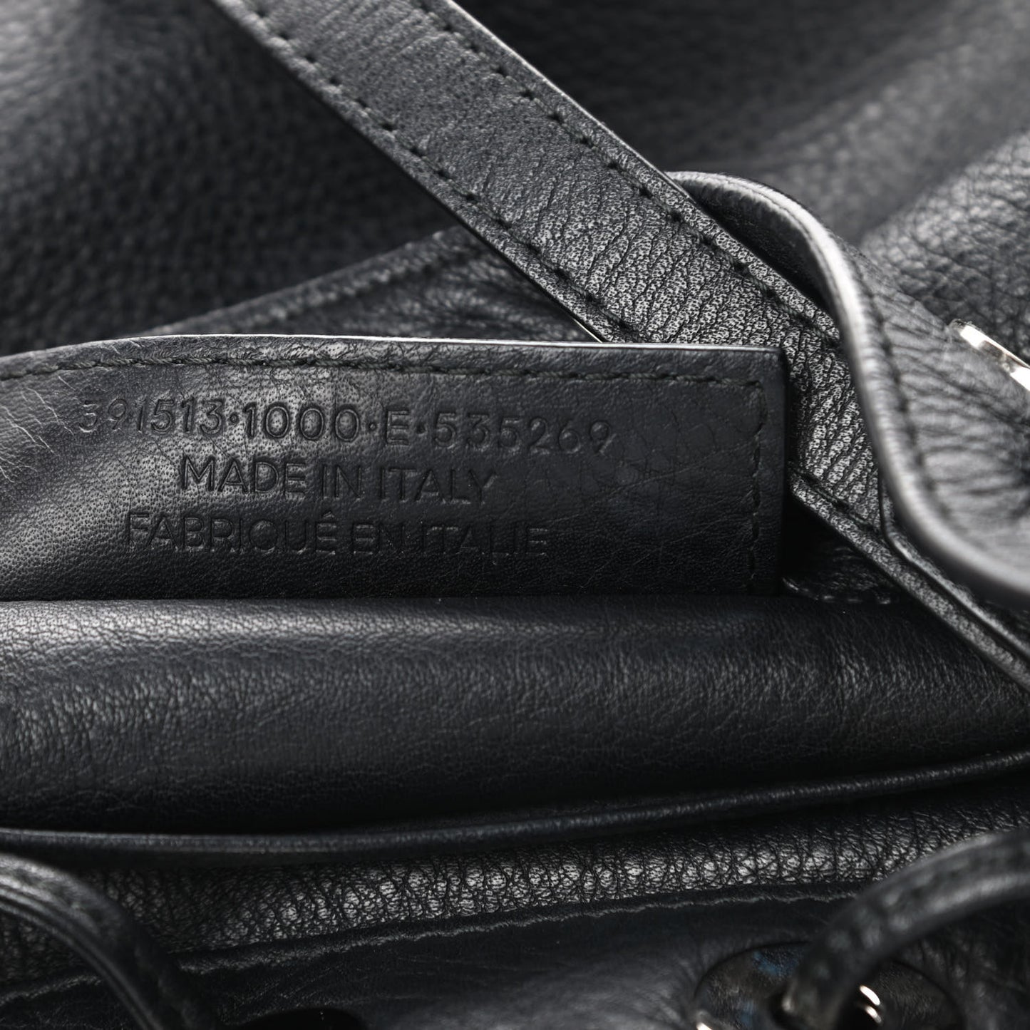 Veau Papier Plate Small Bucket Bag Black
