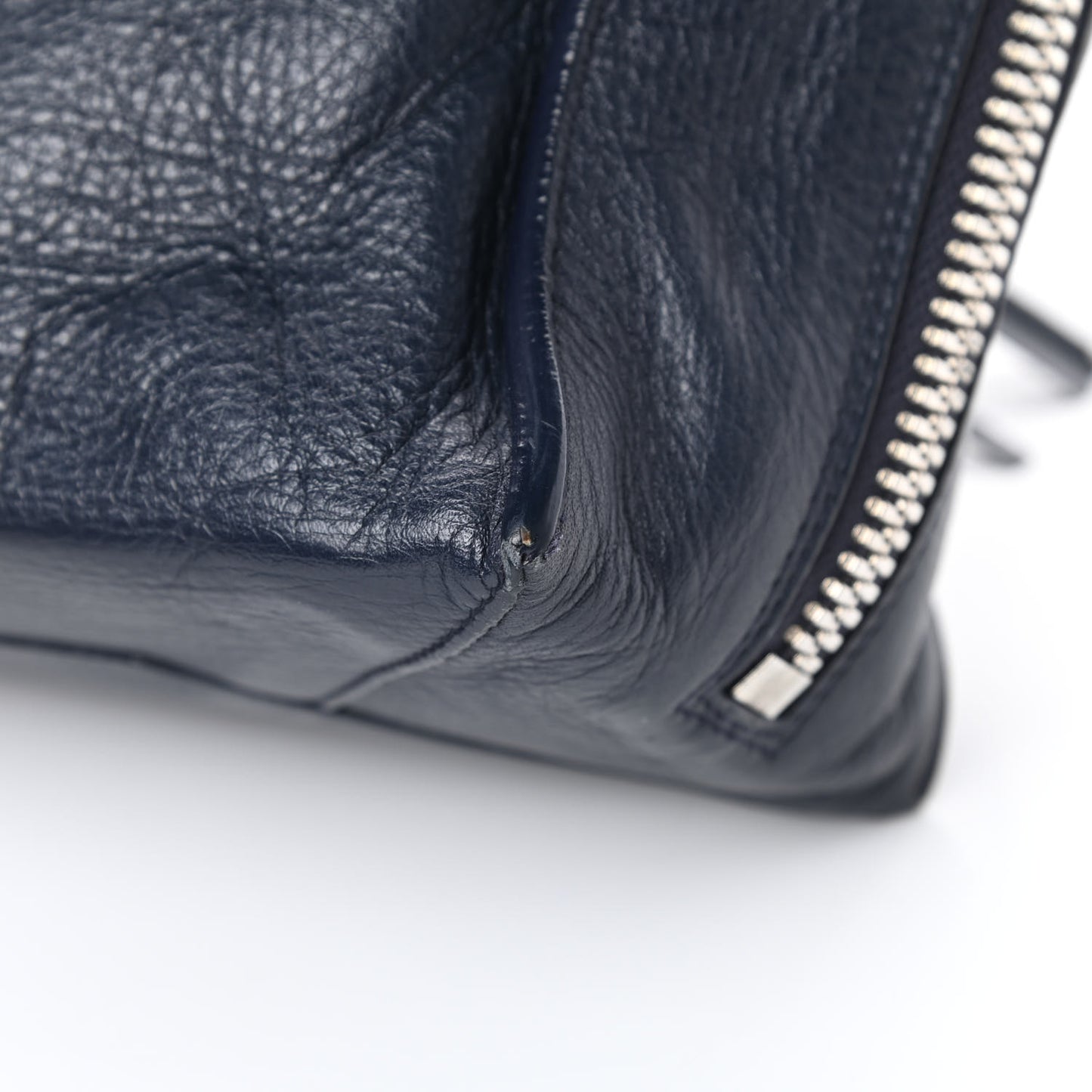 Veau Papier A6 Zip Around Tote Bleu Nuit