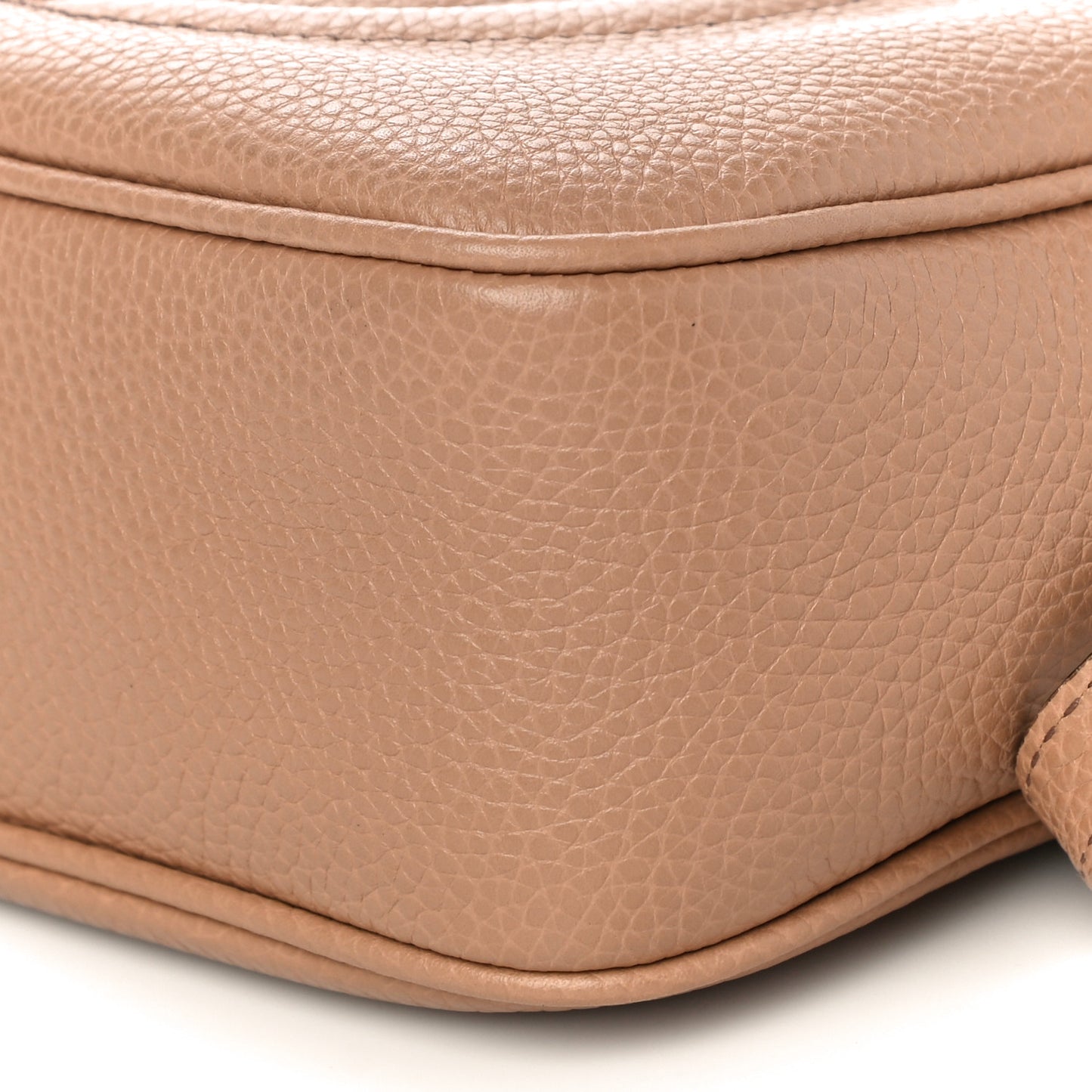 Pebbled Calfskin Small Soho Disco Bag Camelia