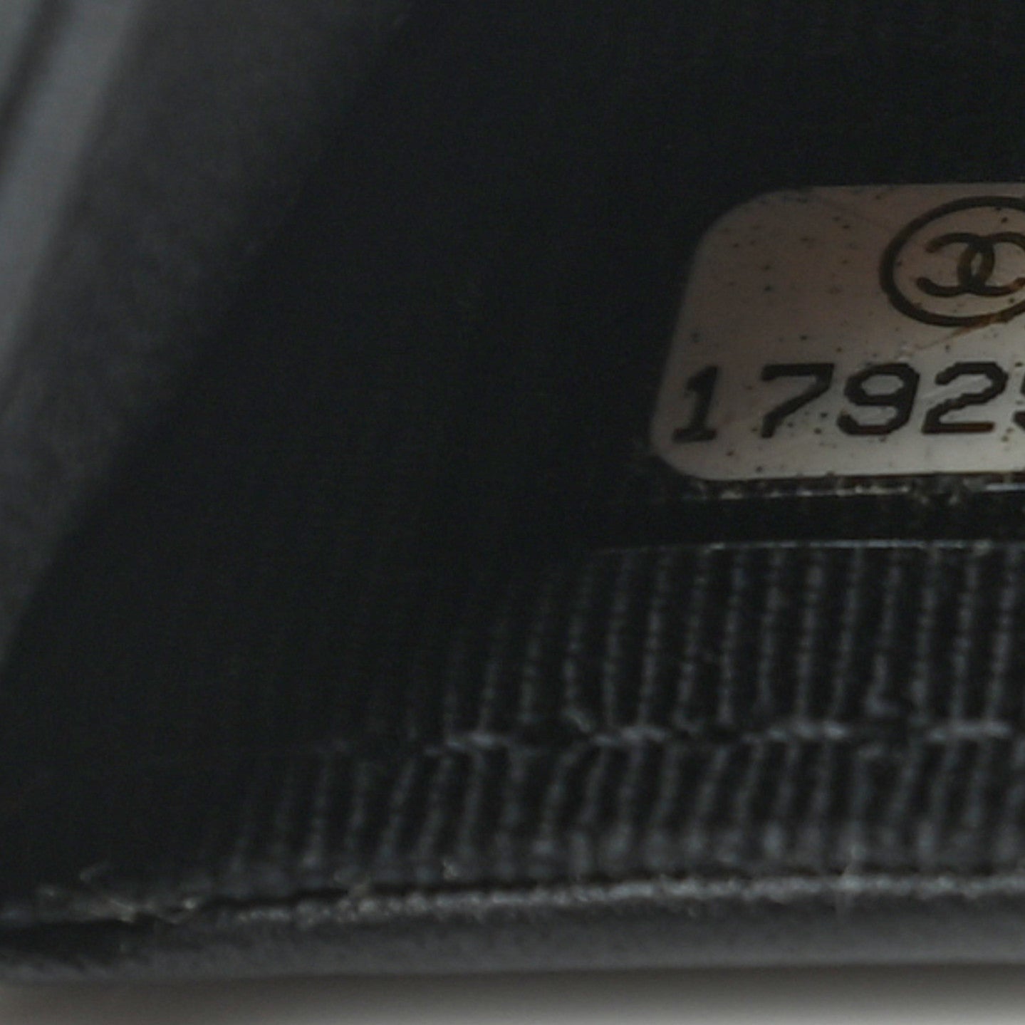 Caviar Quilted Yen Wallet Black