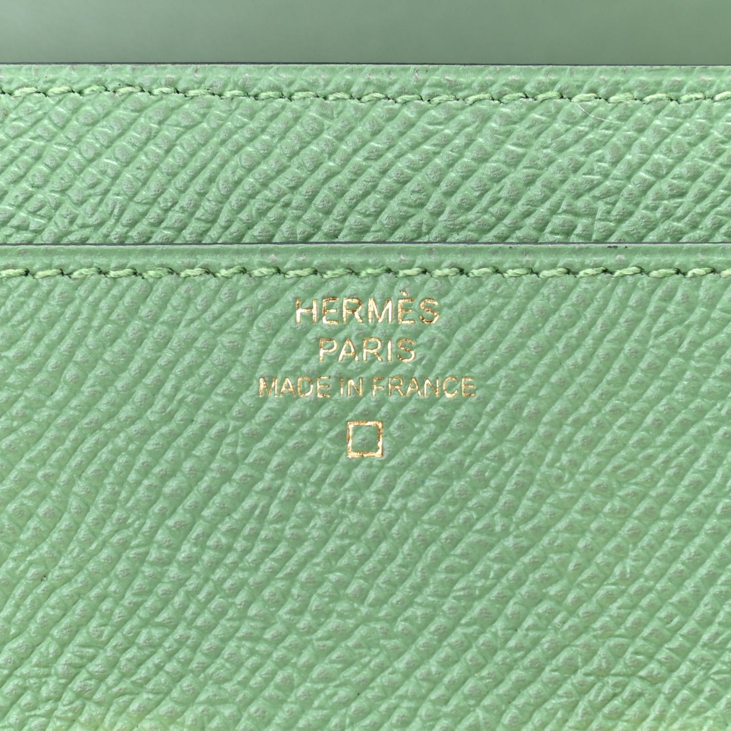 Epsom Alligator Lizard Constance Wallet To Go Vert Criquet Cactus Beige Sable Ombre