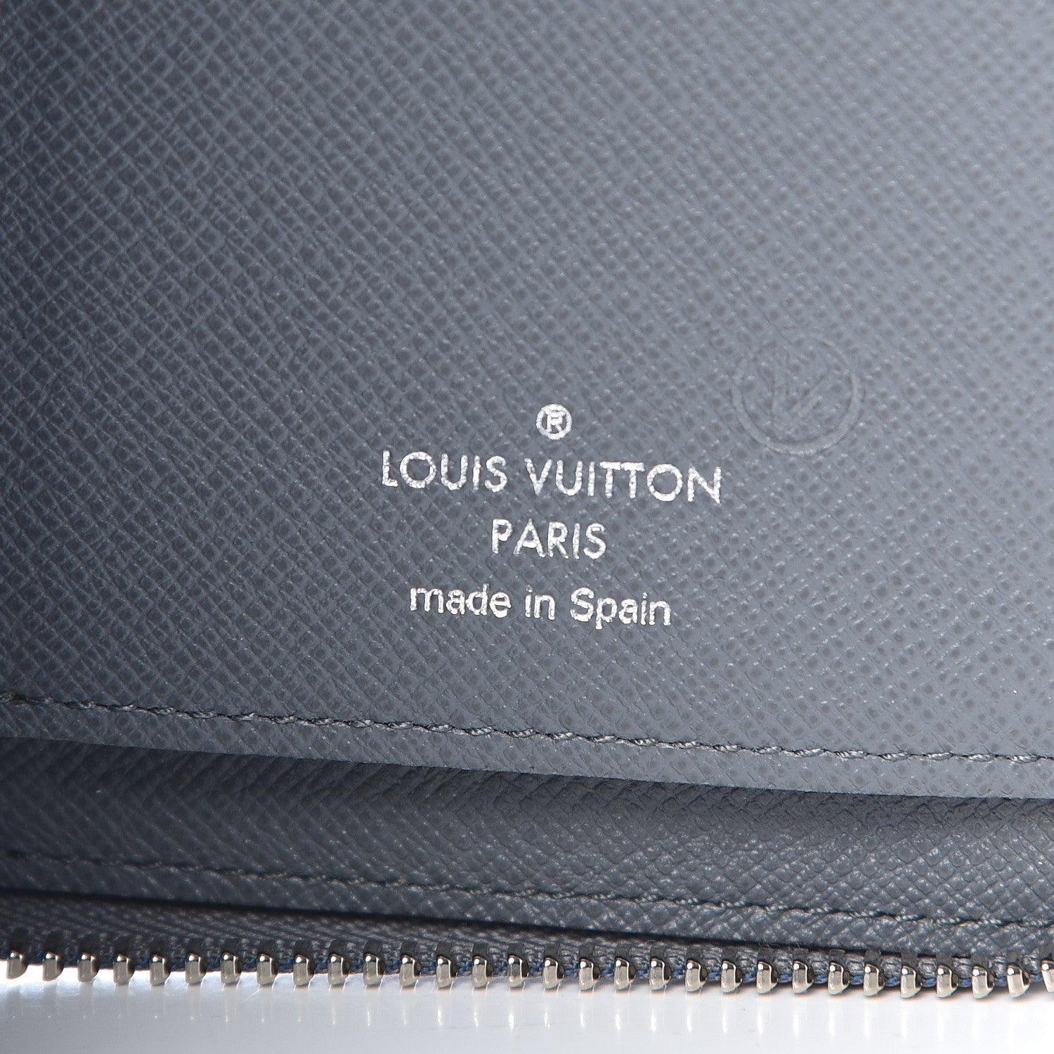 Louis Vuitton Taiga Vertical Zippy Wallet Glacier 7 of 12