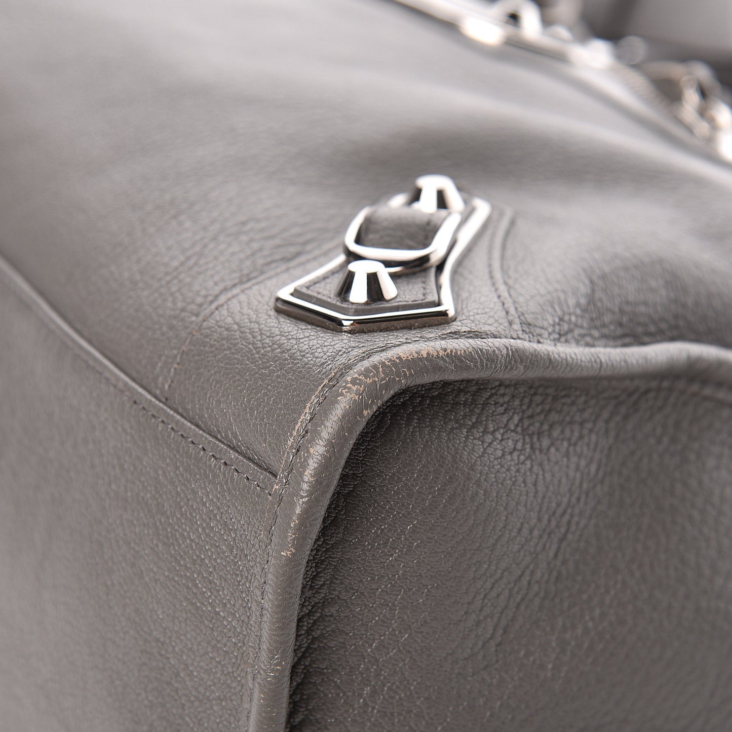 Chevre Silver Metallic Edge Hardware City Gris Acier