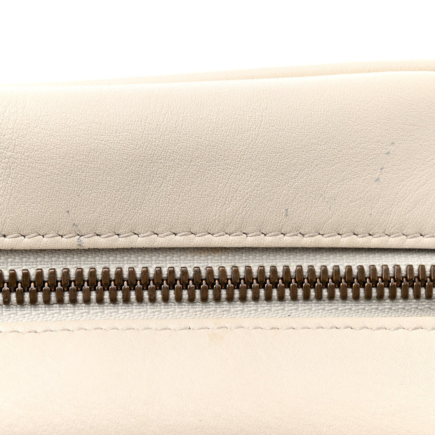 Calfskin Matelasse Medium GG Marmont Chain Shoulder Bag Mystic White