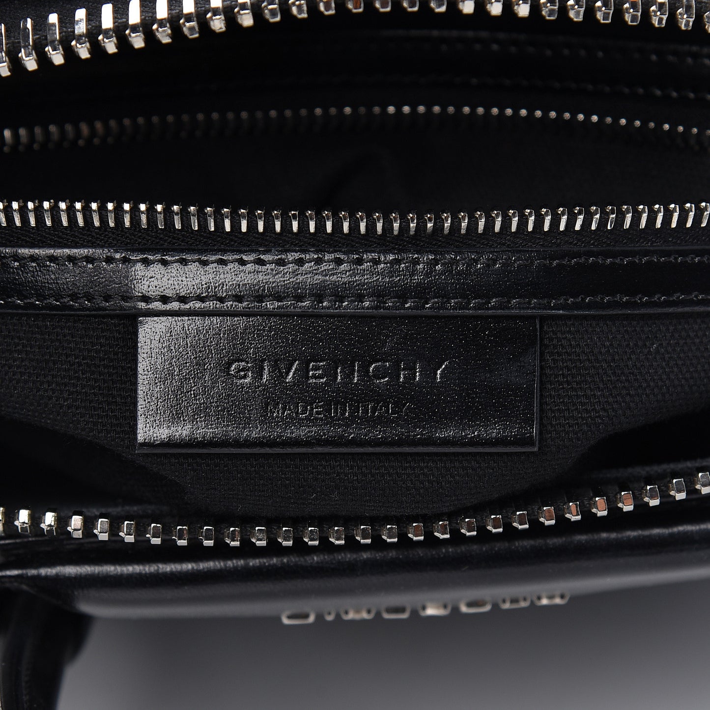 Shiny Lord Calfskin Small Antigona Black
