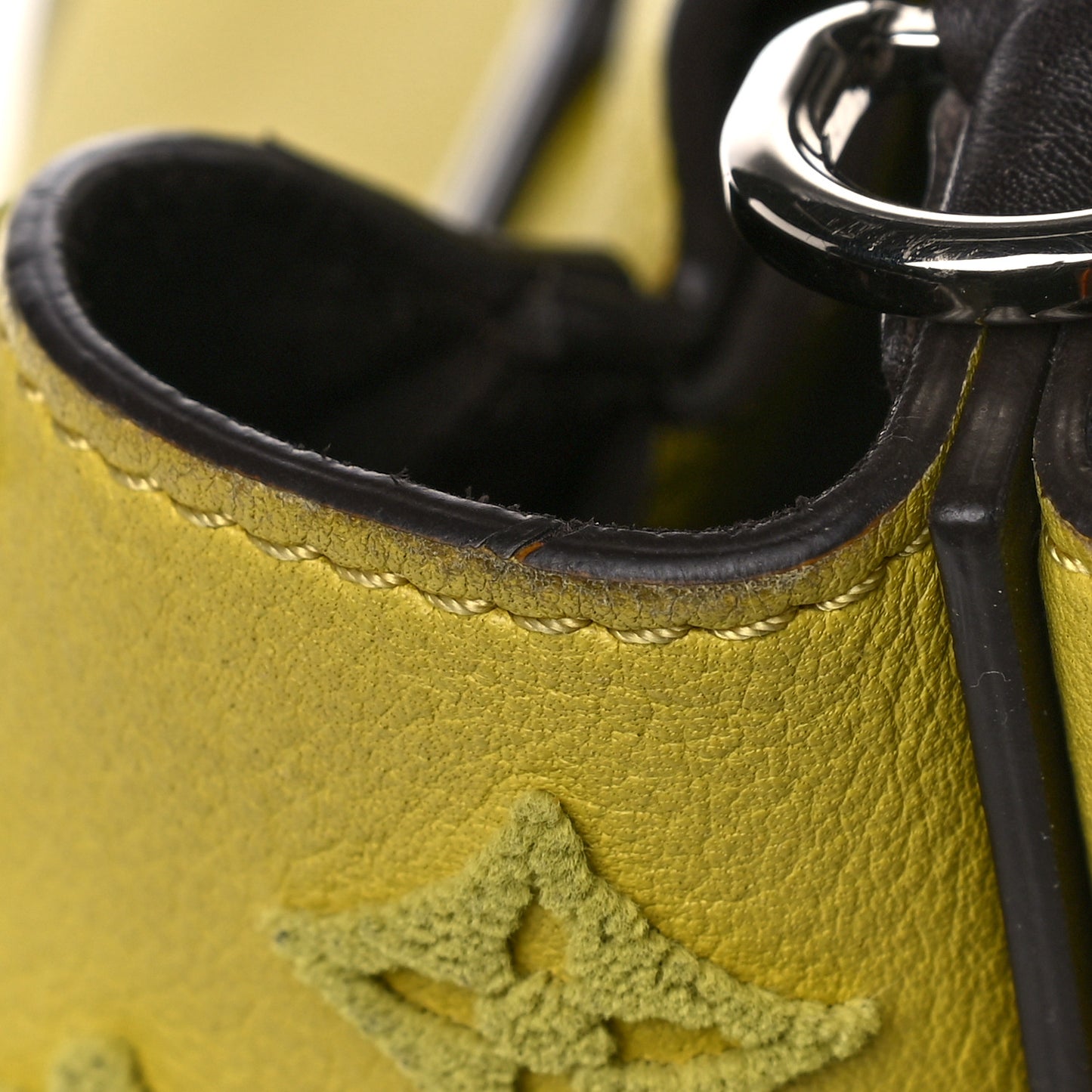 Veau Cachemire Tote W PM Pistache
