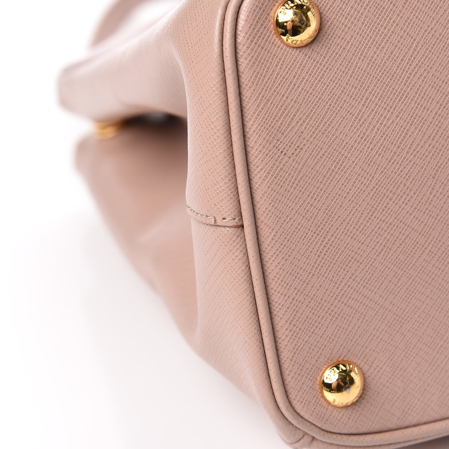 Saffiano Medium Galleria Double Zip Tote Cammeo