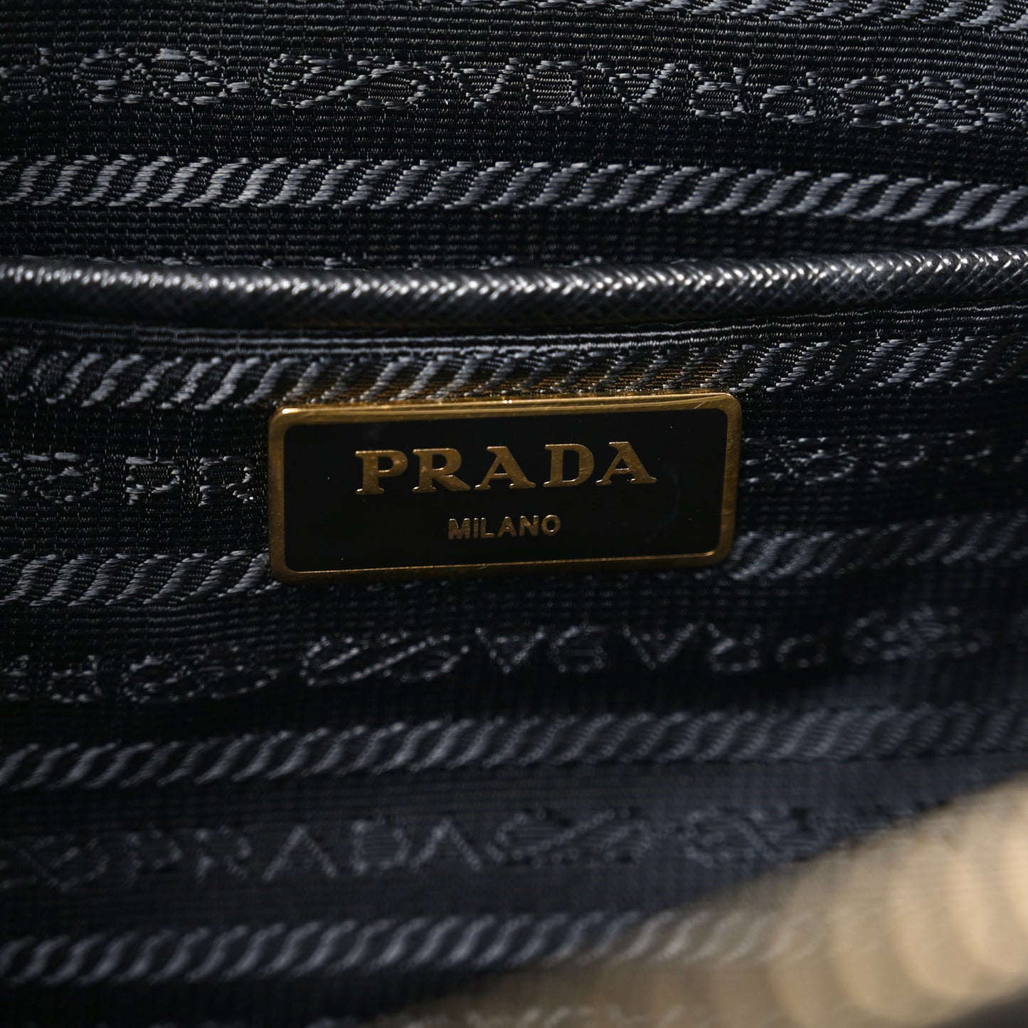 Saffiano Medium Galleria Double Zip Tote Black
