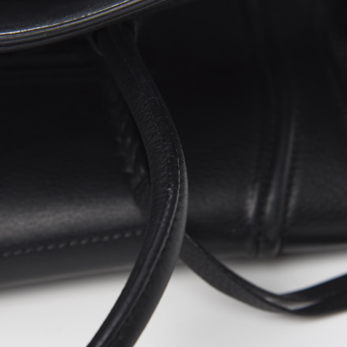 Supple Calfskin Medium Phantom Luggage Black
