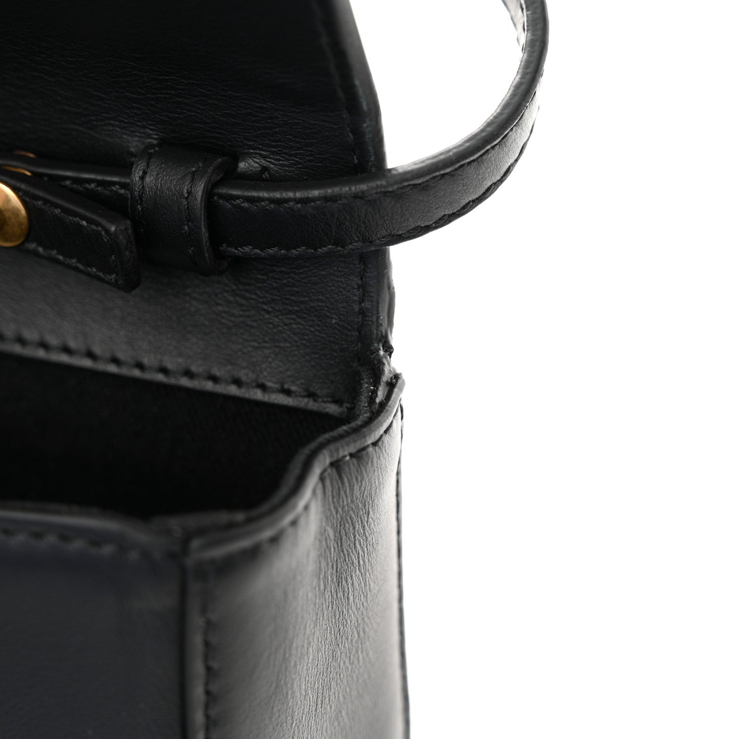 Vitello Virtus Crossbody Black