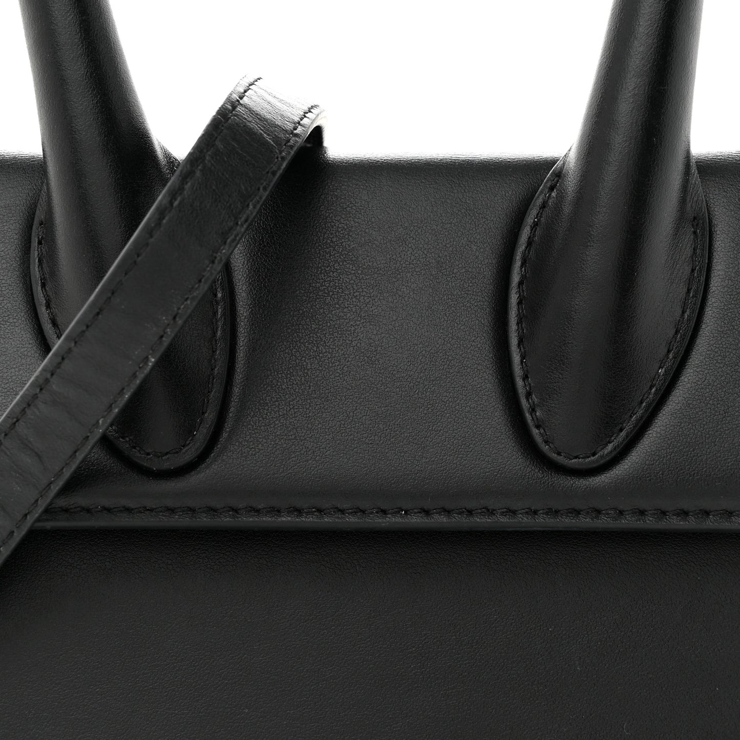 Smooth Calfskin Le Chiquito Moyen Black