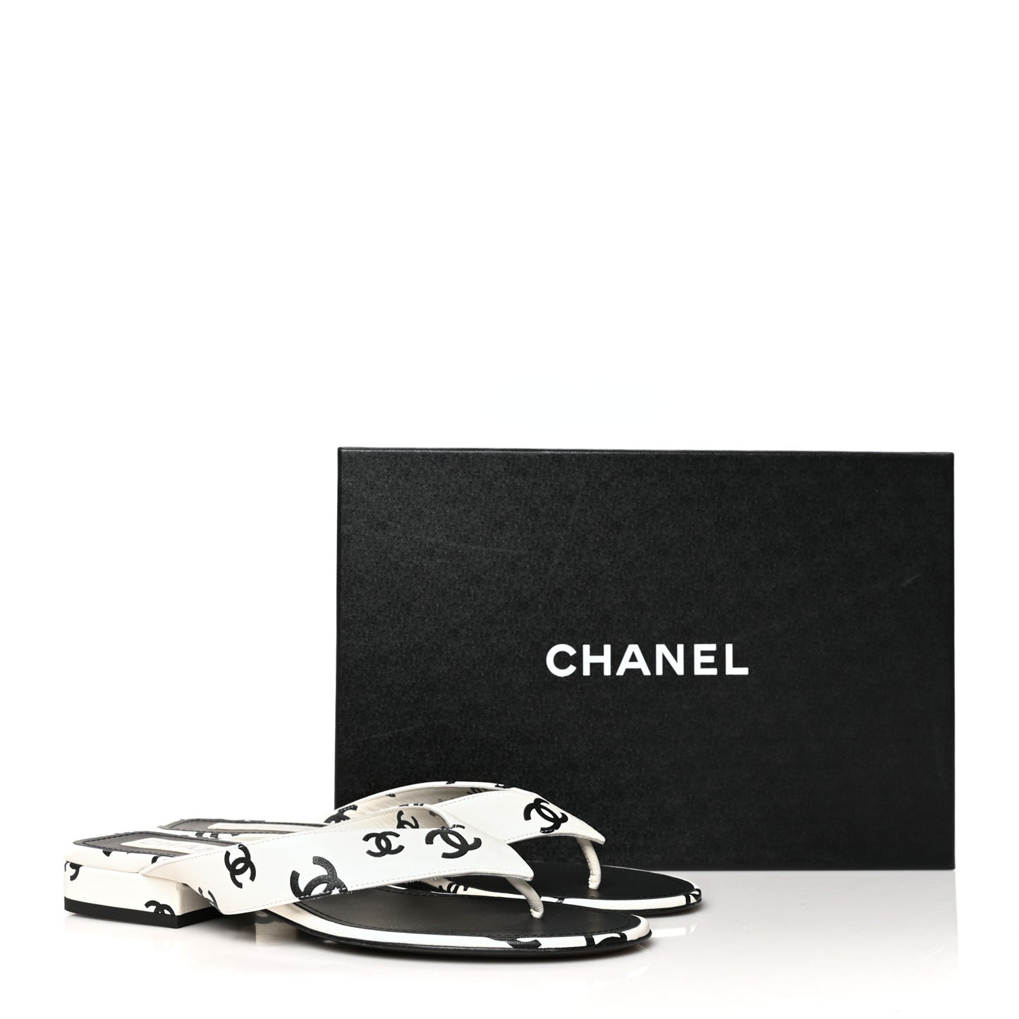 Lambskin Printed CC Thong Sandals 38 White Black