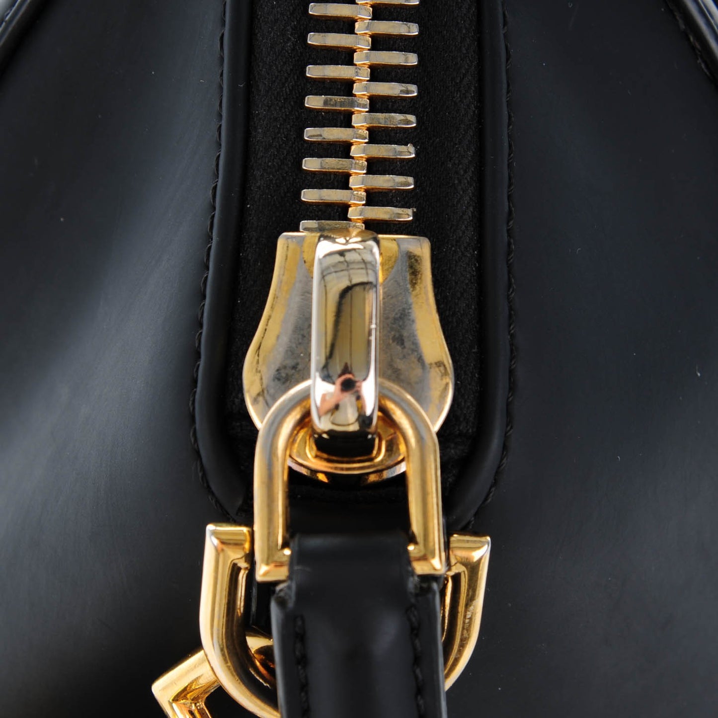Rubber Effect Calfskin Medium Antigona Black