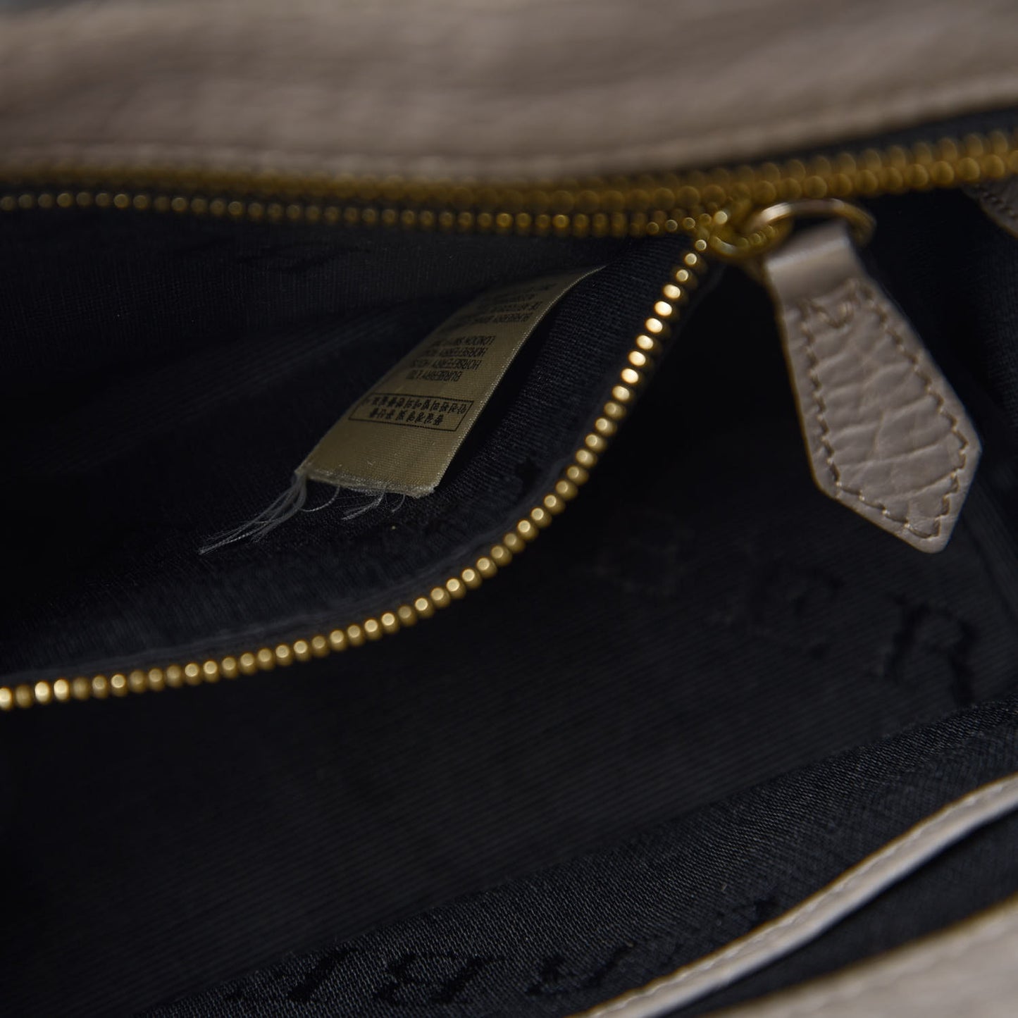 Signature Grain Small Clifton Bag Grey