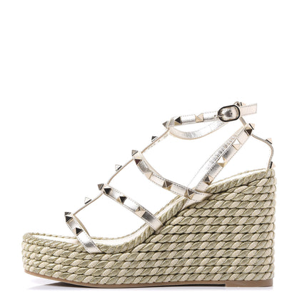 Valentino Garavani Metallic Nappa Rockstud Ankle Strap Torchon Espadrille Caged 25/95mm Wedge Sandals 38 Platino 1 of 8
