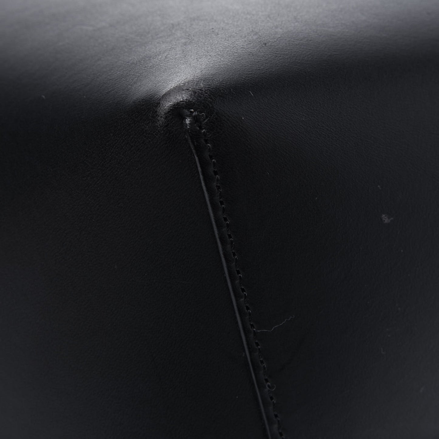Vegetable Tanned Calfskin Bucket Bag Black Flamma