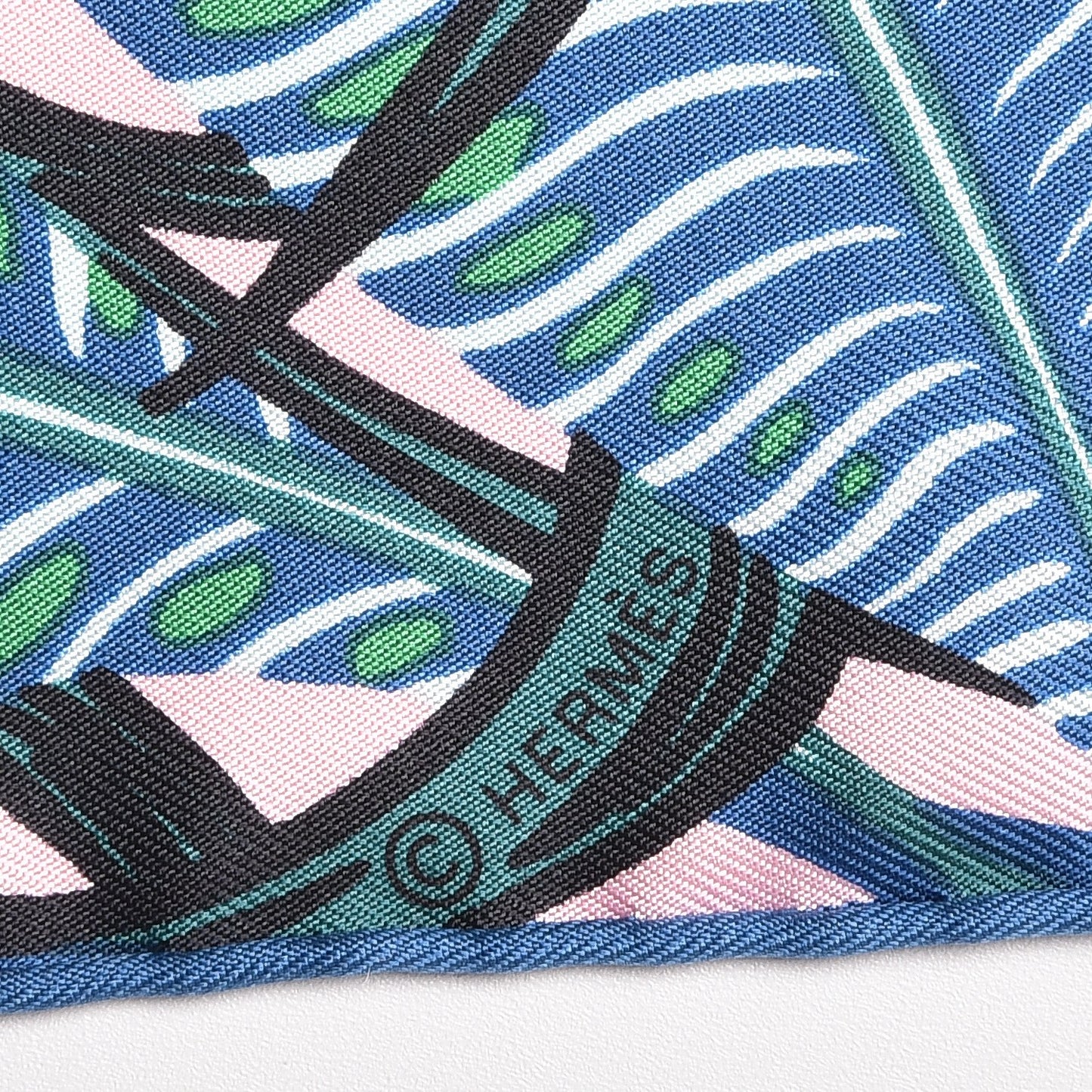 Silk Jaguar Quetzal Scarf 90 Quetsche Rose Bleu Vert