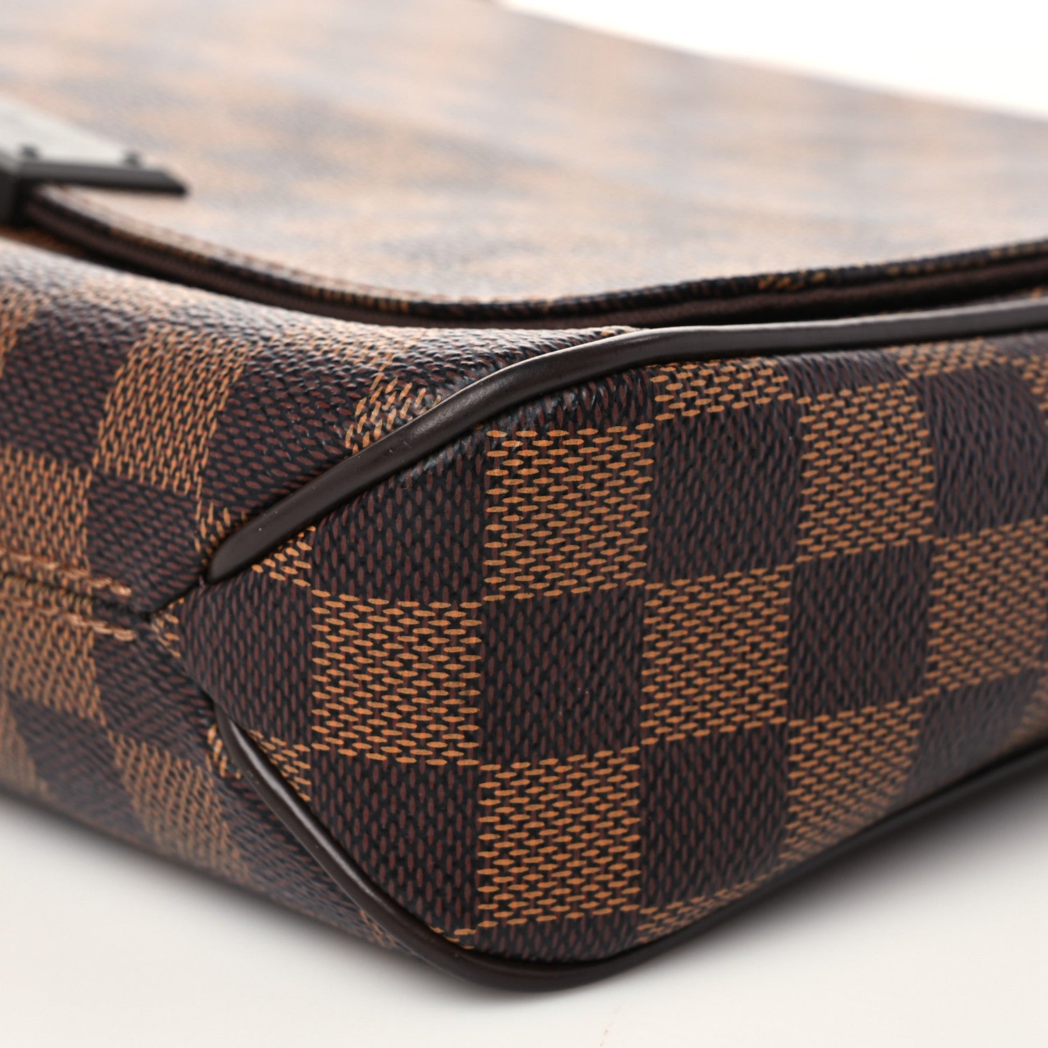 Louis Vuitton Damier Ebene District PM 8 of 8