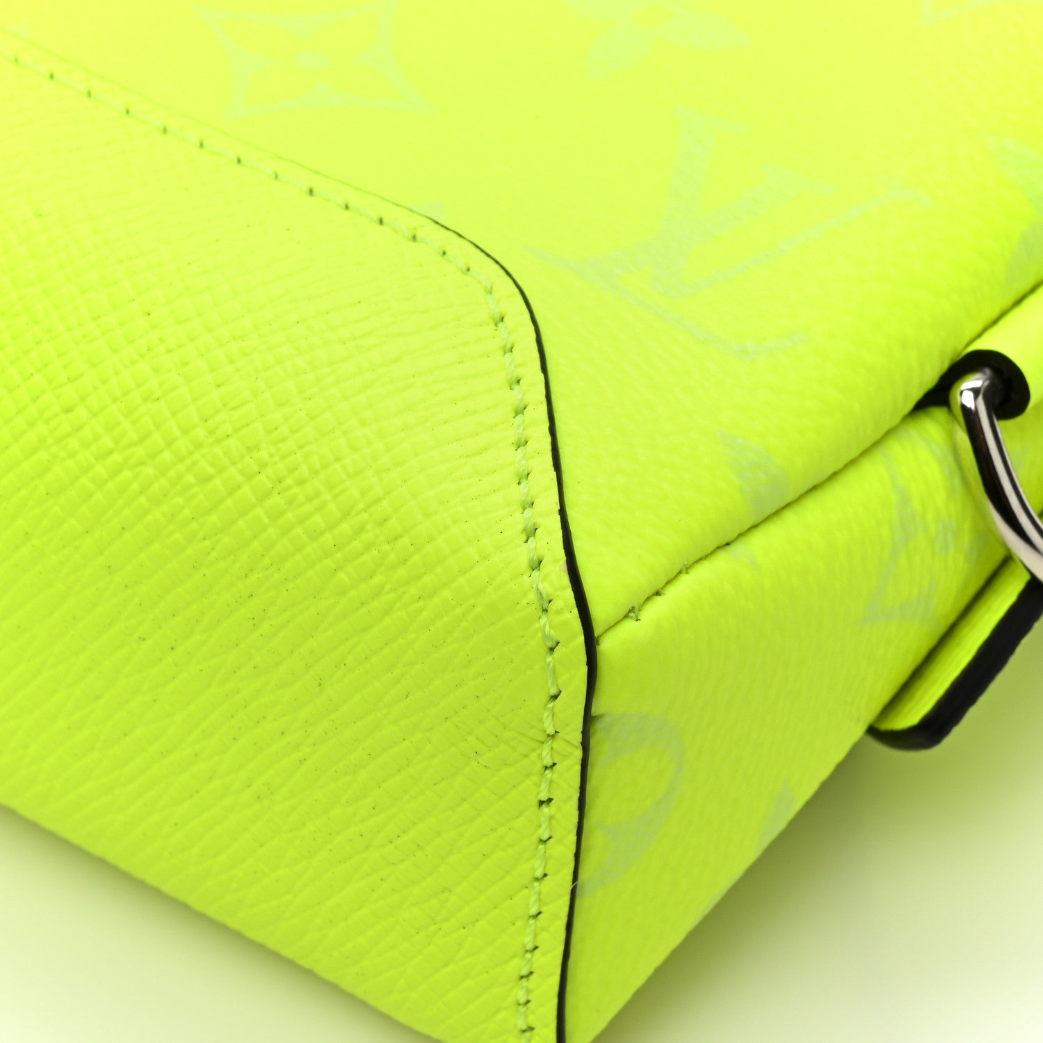 Louis Vuitton Taigarama Duo Slingbag Yellow 11 of 11