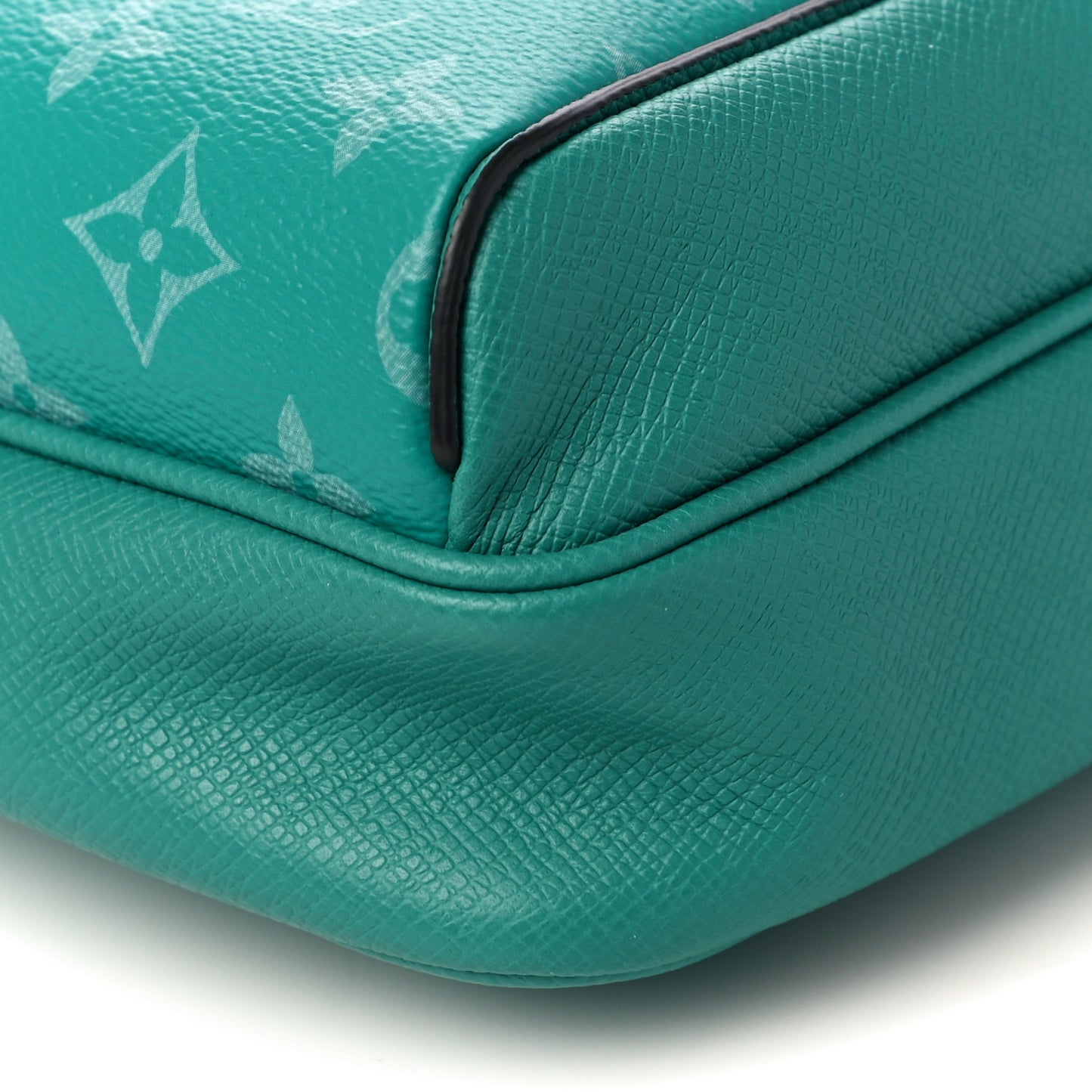 Taiga Monogram Outdoor Messenger Vert
