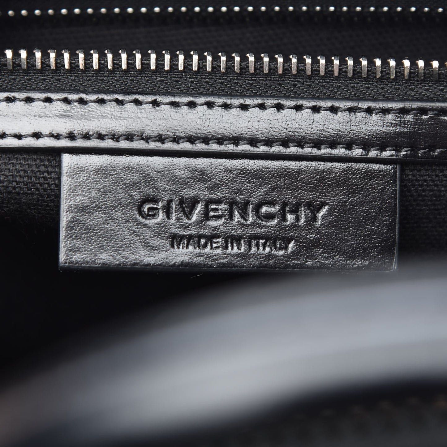 Shiny Lord Calfskin Medium Antigona Black