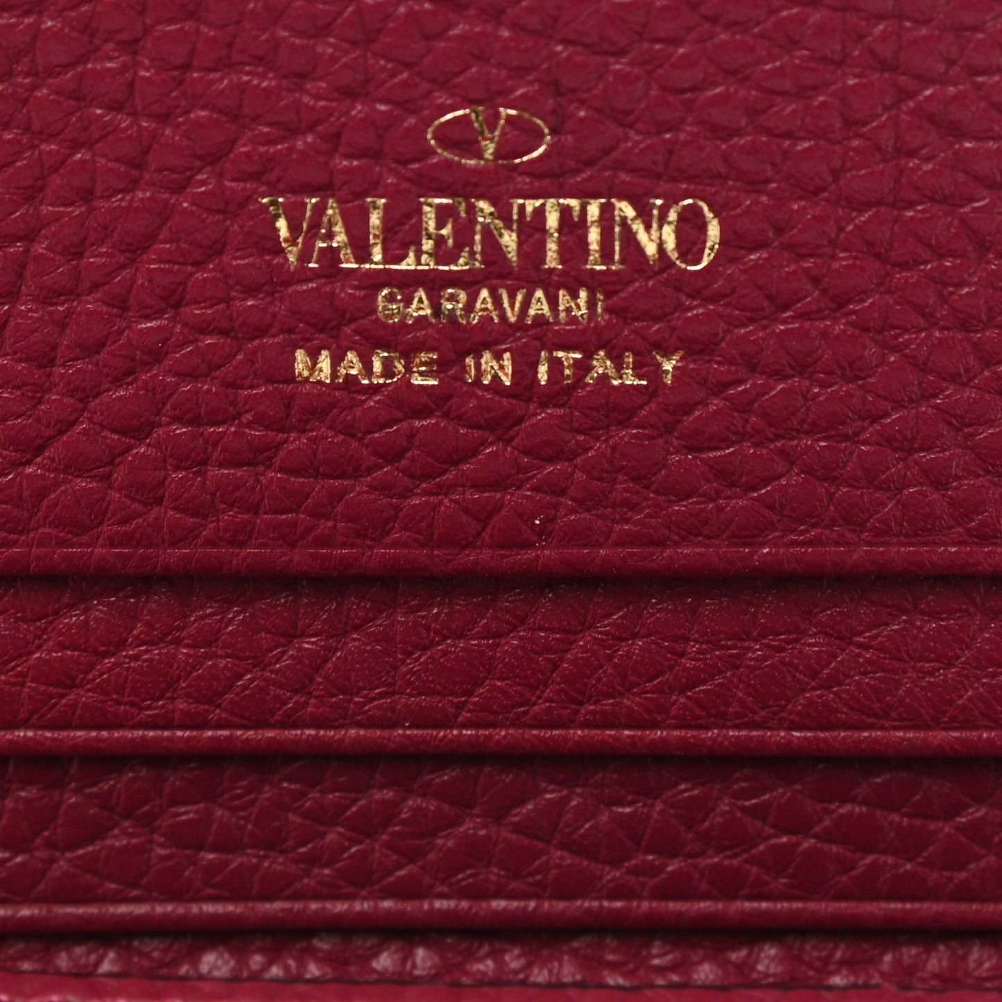 Pebbled Calfskin Rockstud Bi-Fold Card Holder Raspberry