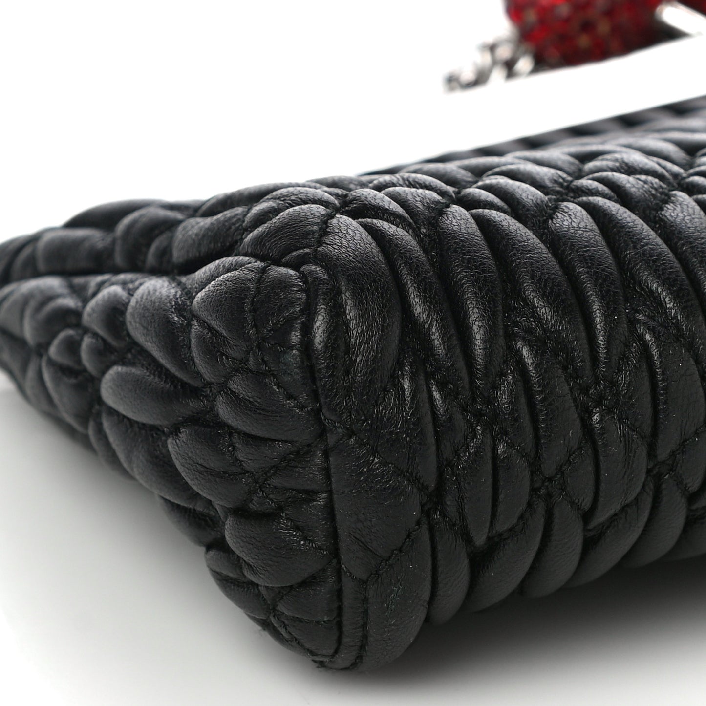 Matelasse Lux Kiss Lock Chain Clutch Black
