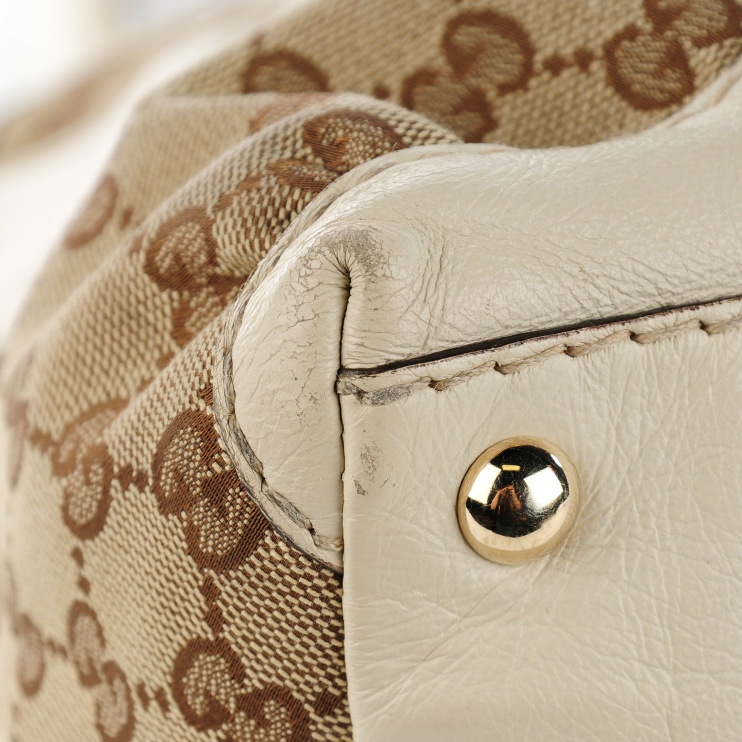 Monogram Medium Horsebit Nail Boston Off White